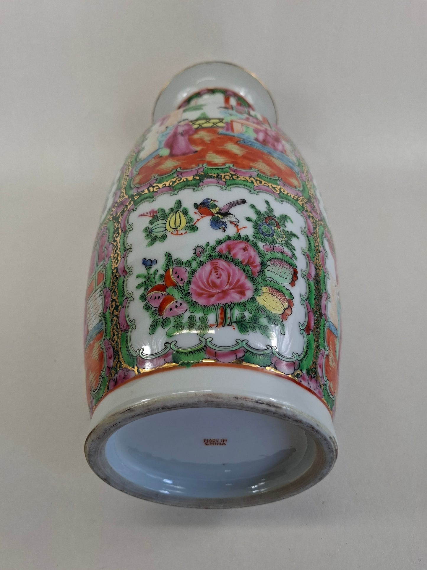 中国广州玫瑰花章花瓶,饰有皇家场景//20世纪