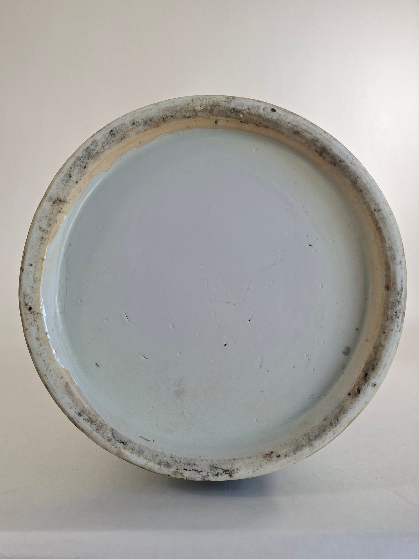 Large antique Chinese Mandarin rose medallion vase decorated with Imperial scenes // Qing Dynasty - 19th century