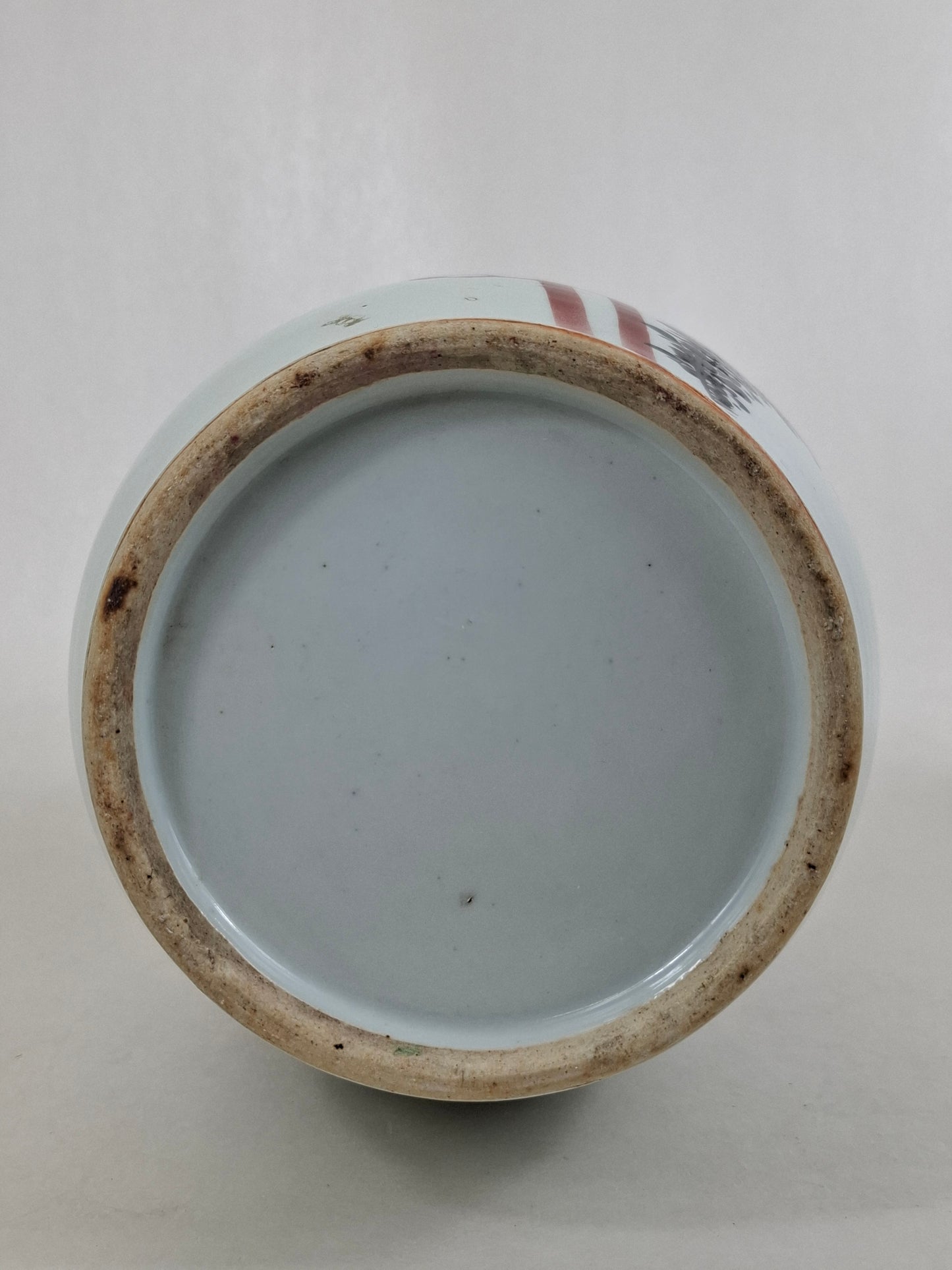 Antique Chinese vase decorated with peonies // Republic Period (1912-1949)