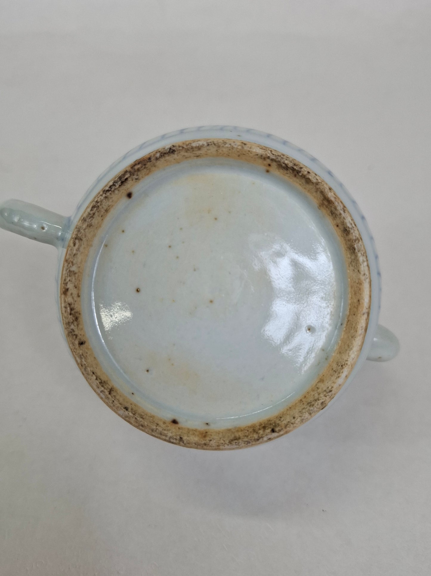 Antique Chinese teapot decorated with flowers // Qing Dynasty - 19th century