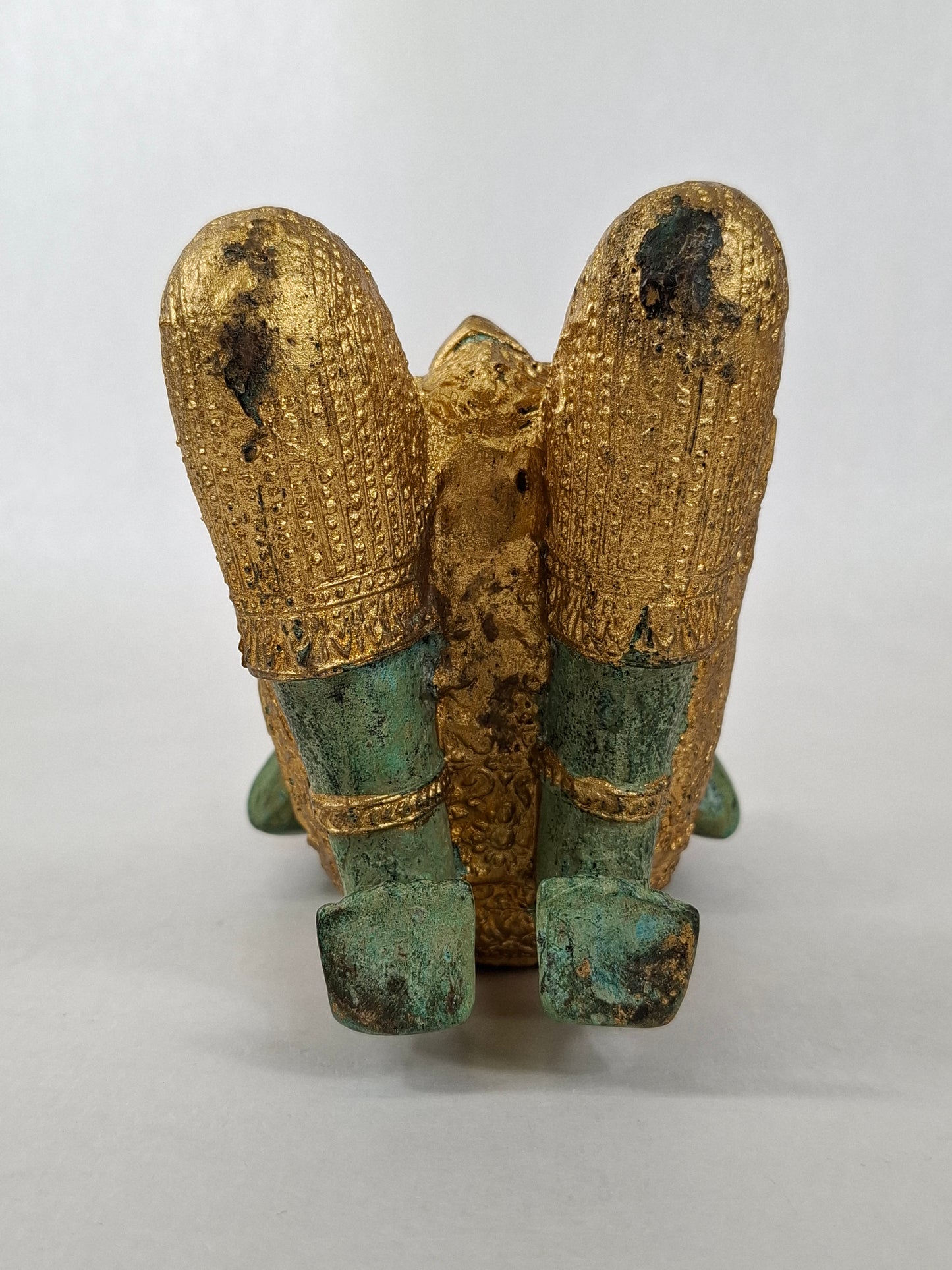 Estátua grande de bronze dourado de um guardião de templo // Tailândia - século XX