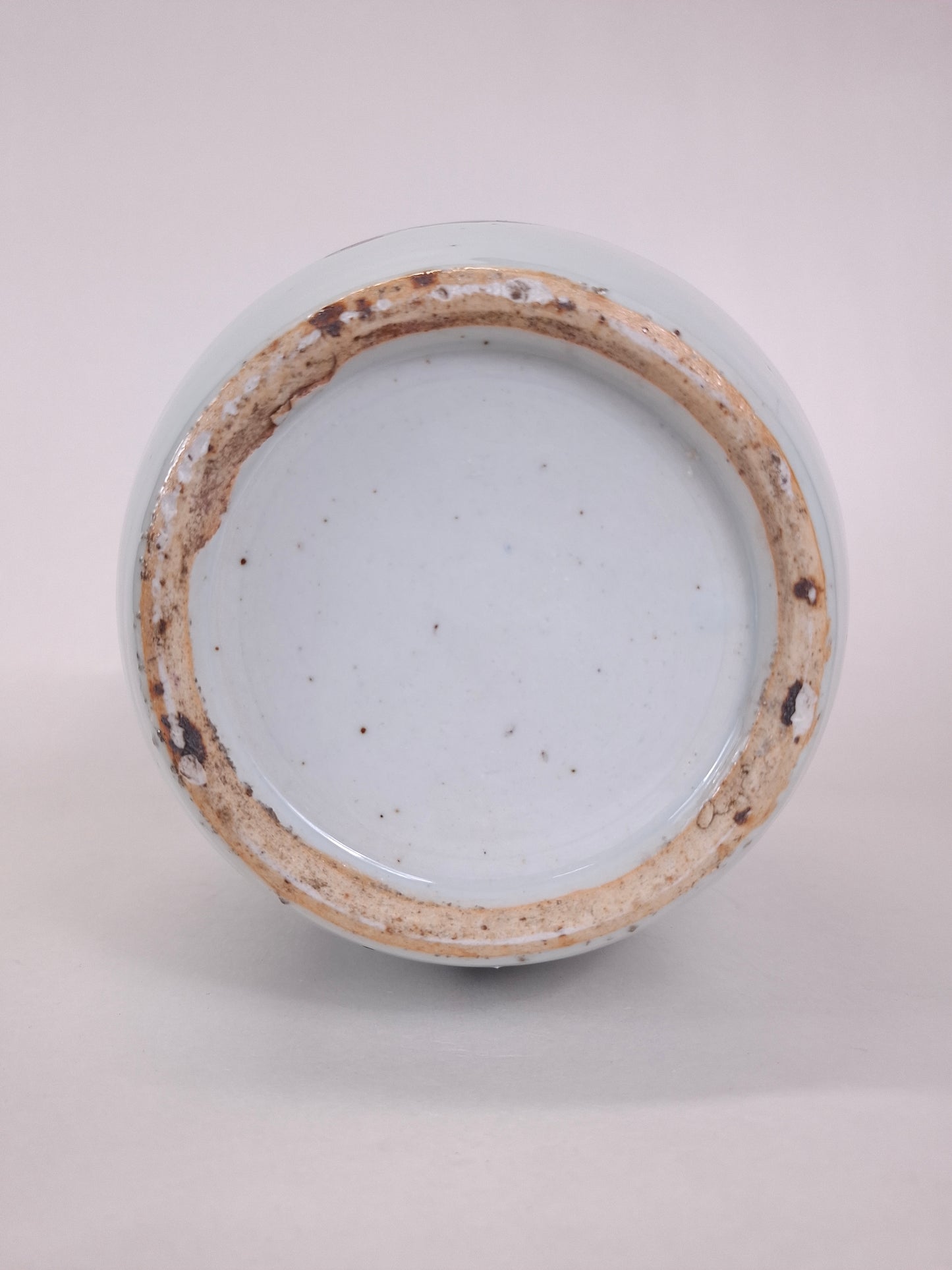 Ancien pot à gingembre chinois décoré d'une scène de jardin // Période République (1912-1949)