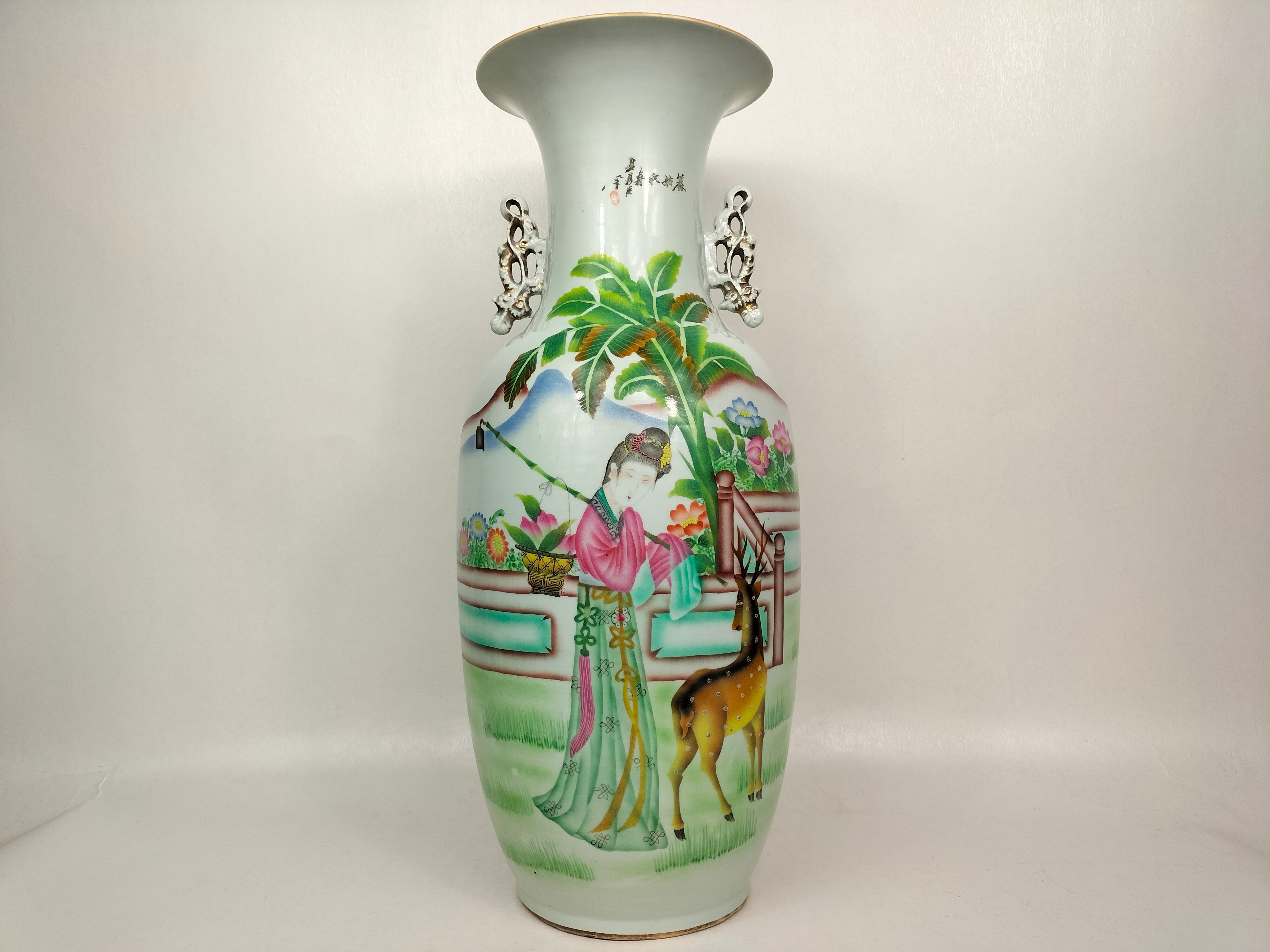 大型古董中国花瓶，饰有一位女士和一只鹿//民国时期（1912-1949 