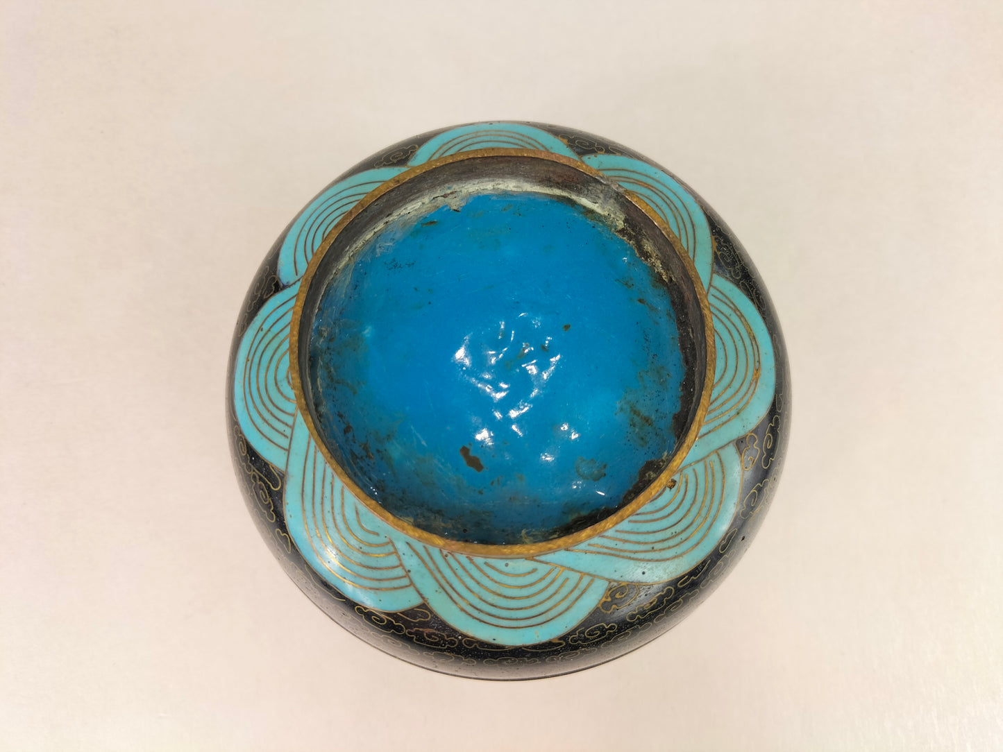 中国景泰蓝带盖盒,饰有帝王龙//民国时期(1912-1949)