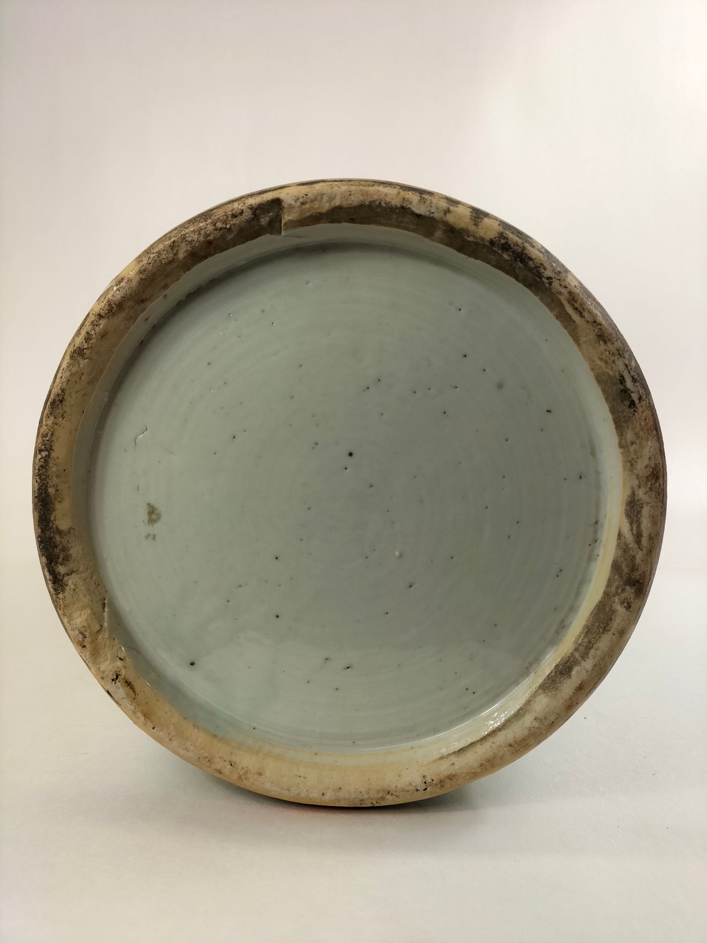 Grande vaso celadon chinês antigo decorado com antiguidades // Dinastia Qing - século XIX