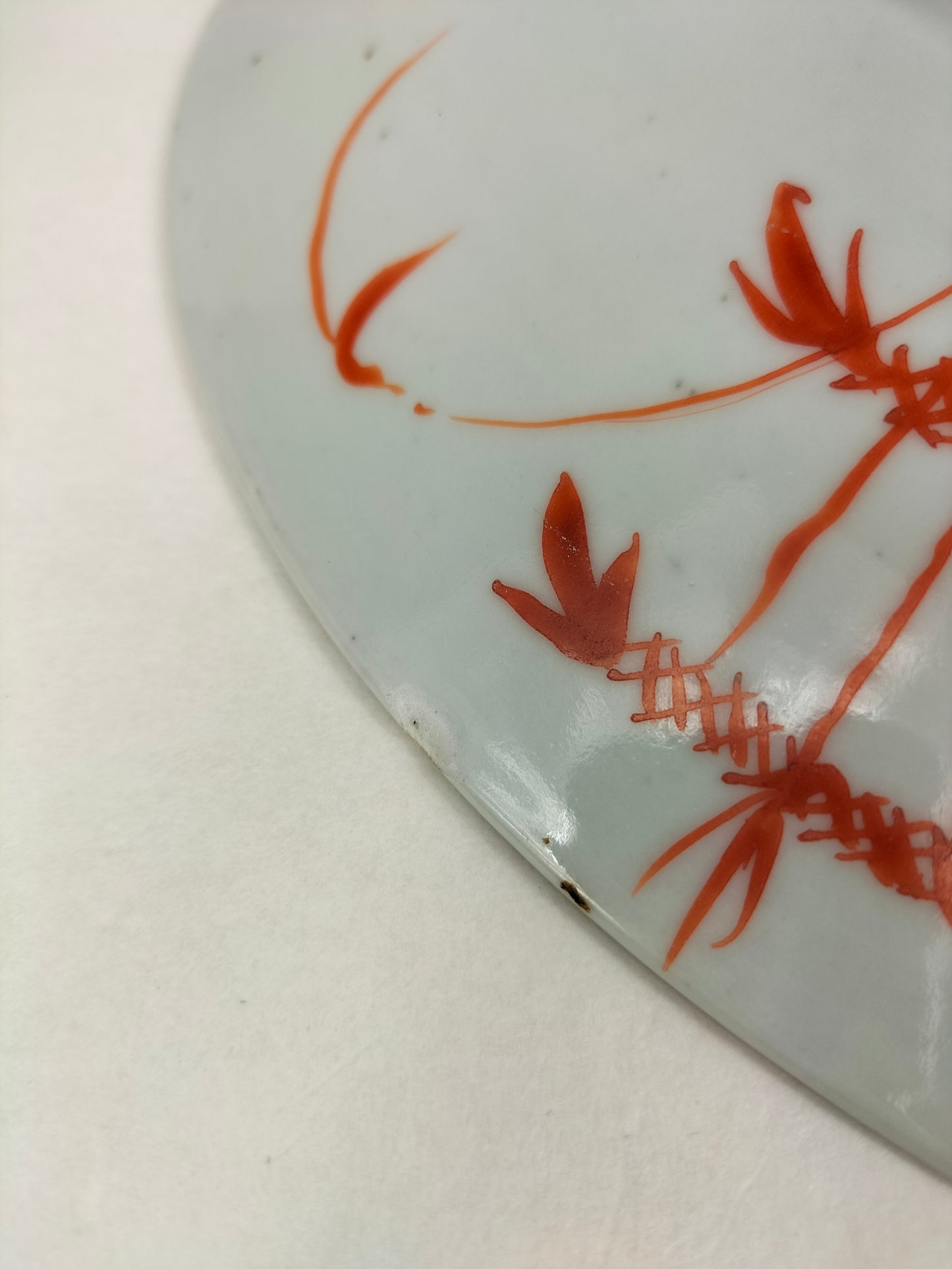 Grande assiette ancienne en porcelaine de Chine famille rose à décor "100 trésors" // Dynastie Qing - 19ème siècle