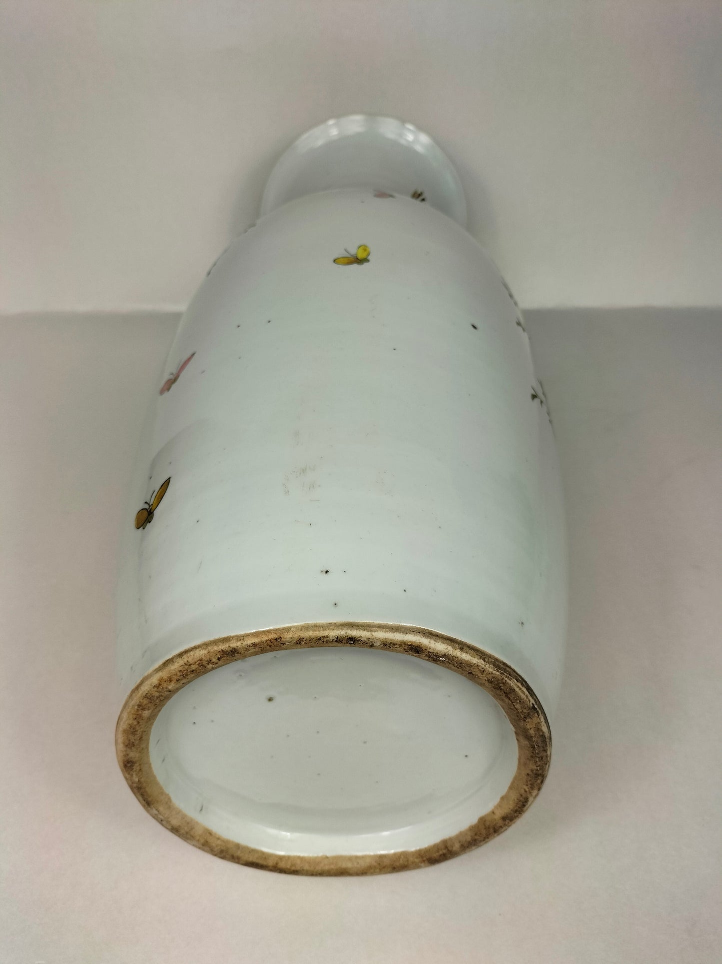 Large antique Chinese famille rose vase decorated with flowers and birds // Republic Period (1912-1949)