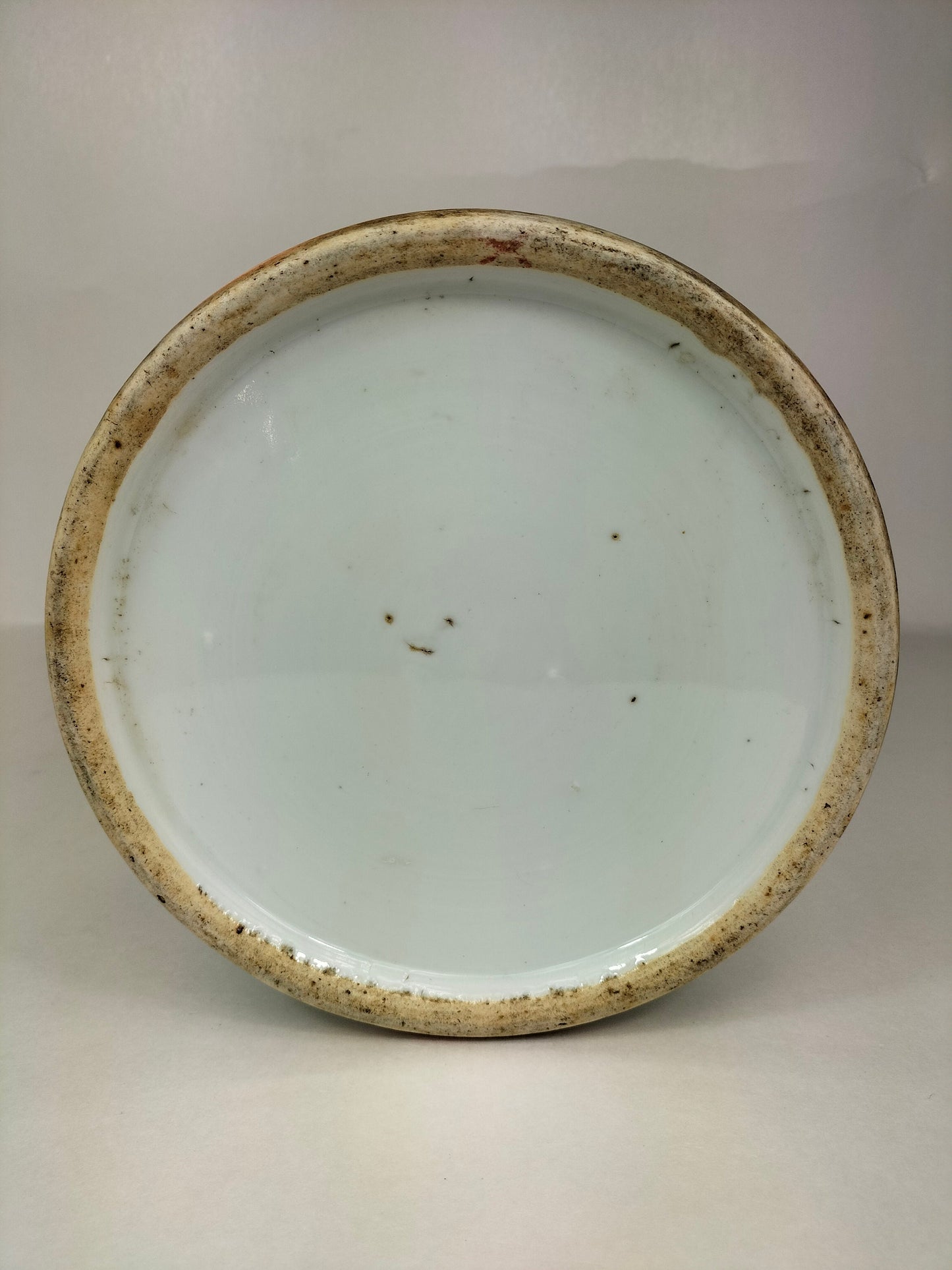 Ancien vase de temple chinois à décor d'un paysage // Période République (1912-1949)