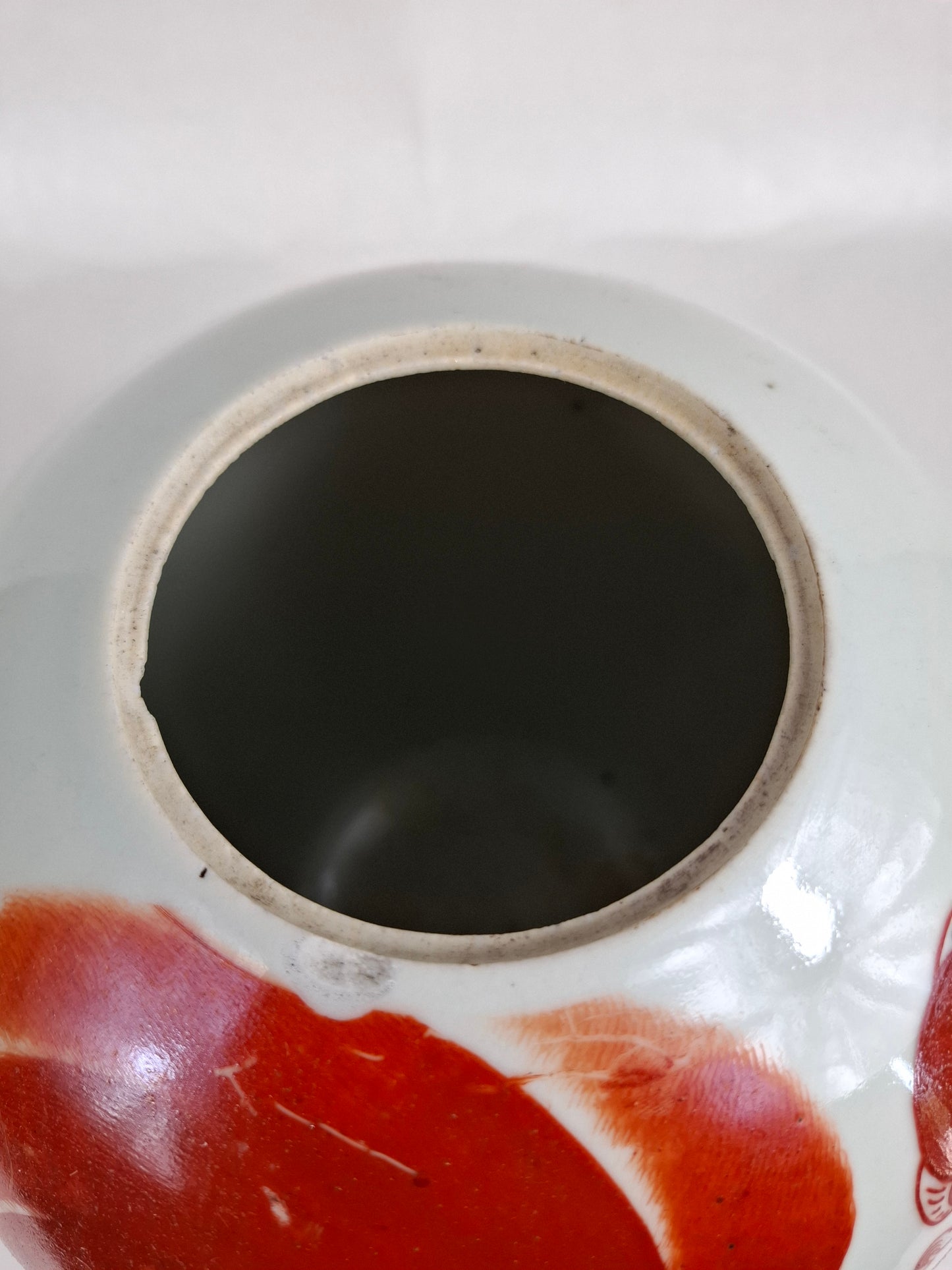 Pote de gengibre chinês antigo decorado com cães foo vermelhos // Período da República (1912-1949)