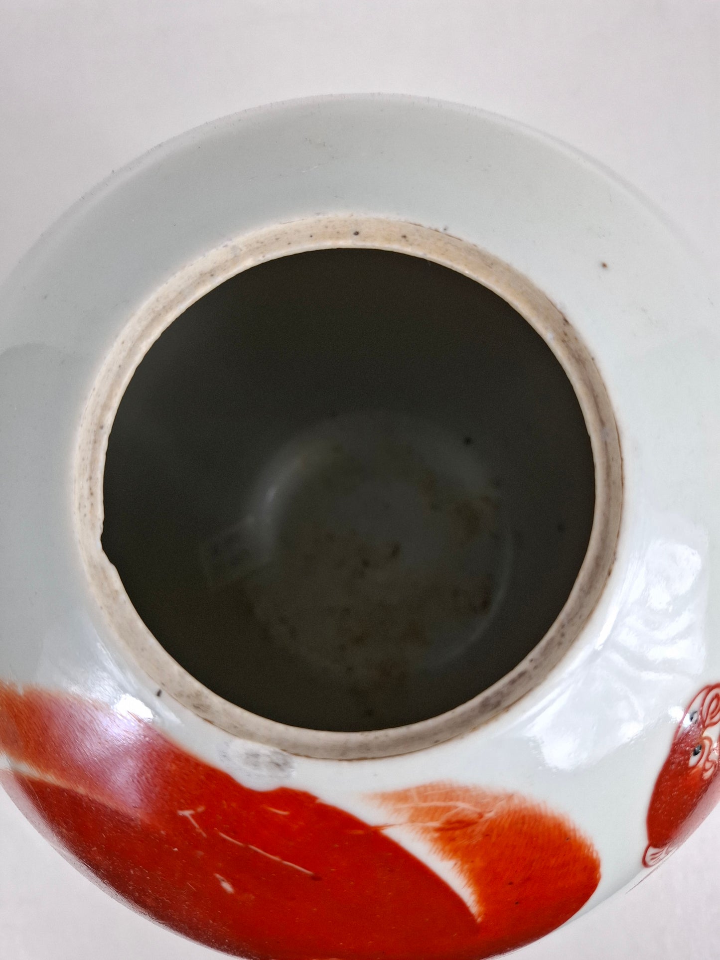 Pote de gengibre chinês antigo decorado com cães foo vermelhos // Período da República (1912-1949)