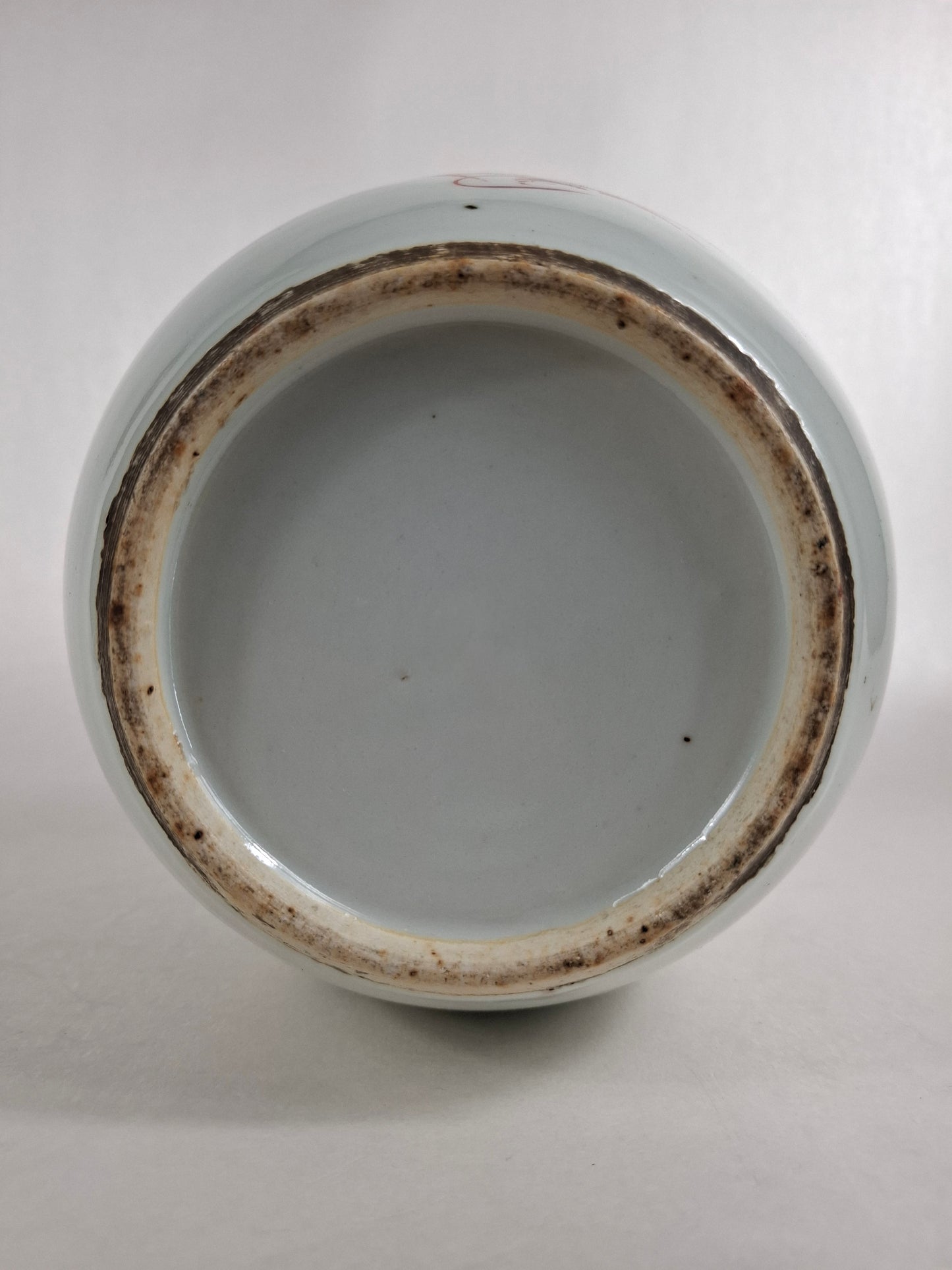 Pote de gengibre chinês antigo decorado com cães foo vermelhos // Período da República (1912-1949)