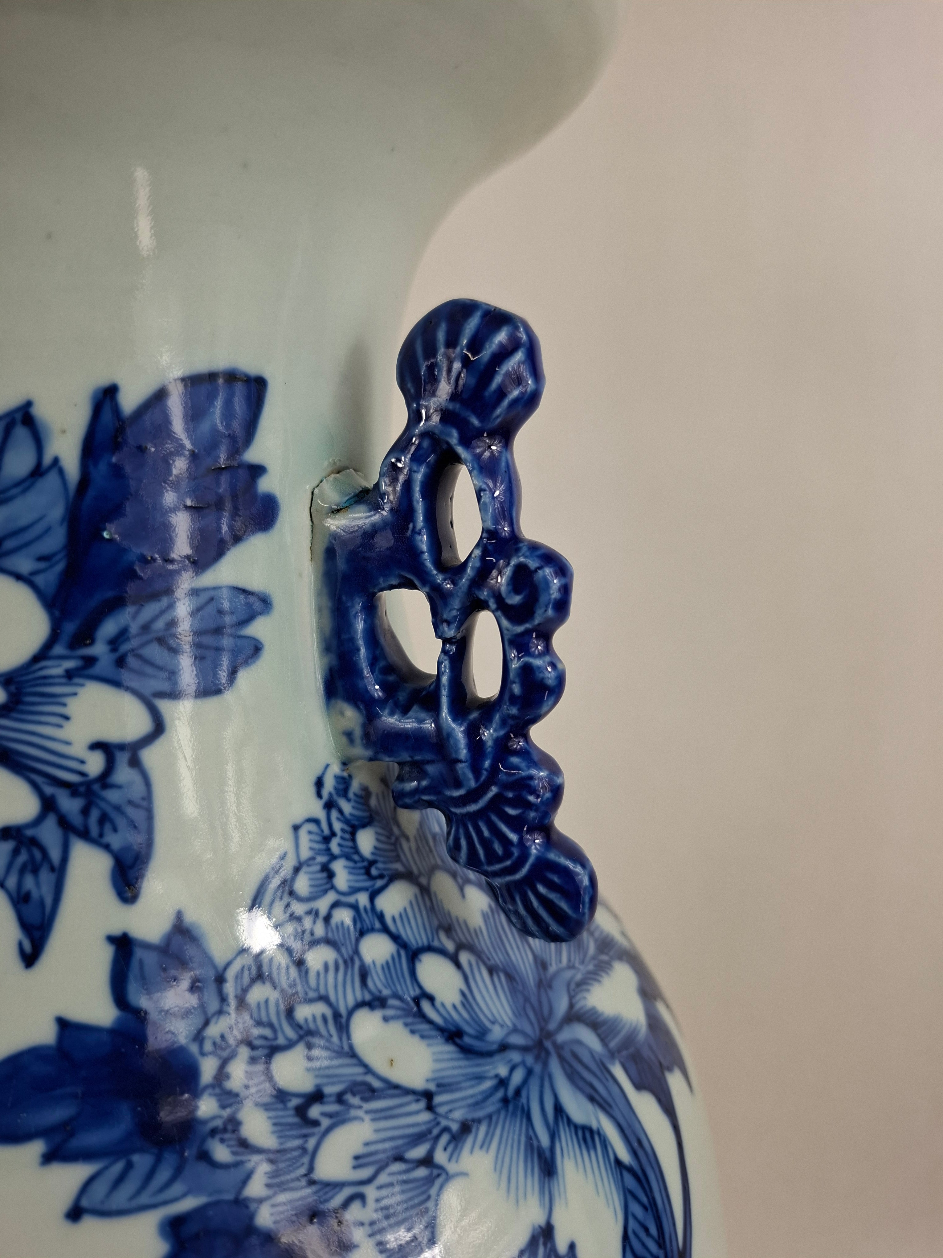 中国、白磁染付花瓶、古美術、青花 古董中国花瓶，饰有凤凰和花朵// 蓝白相间- 清朝- 19 世纪– Diddenantiques