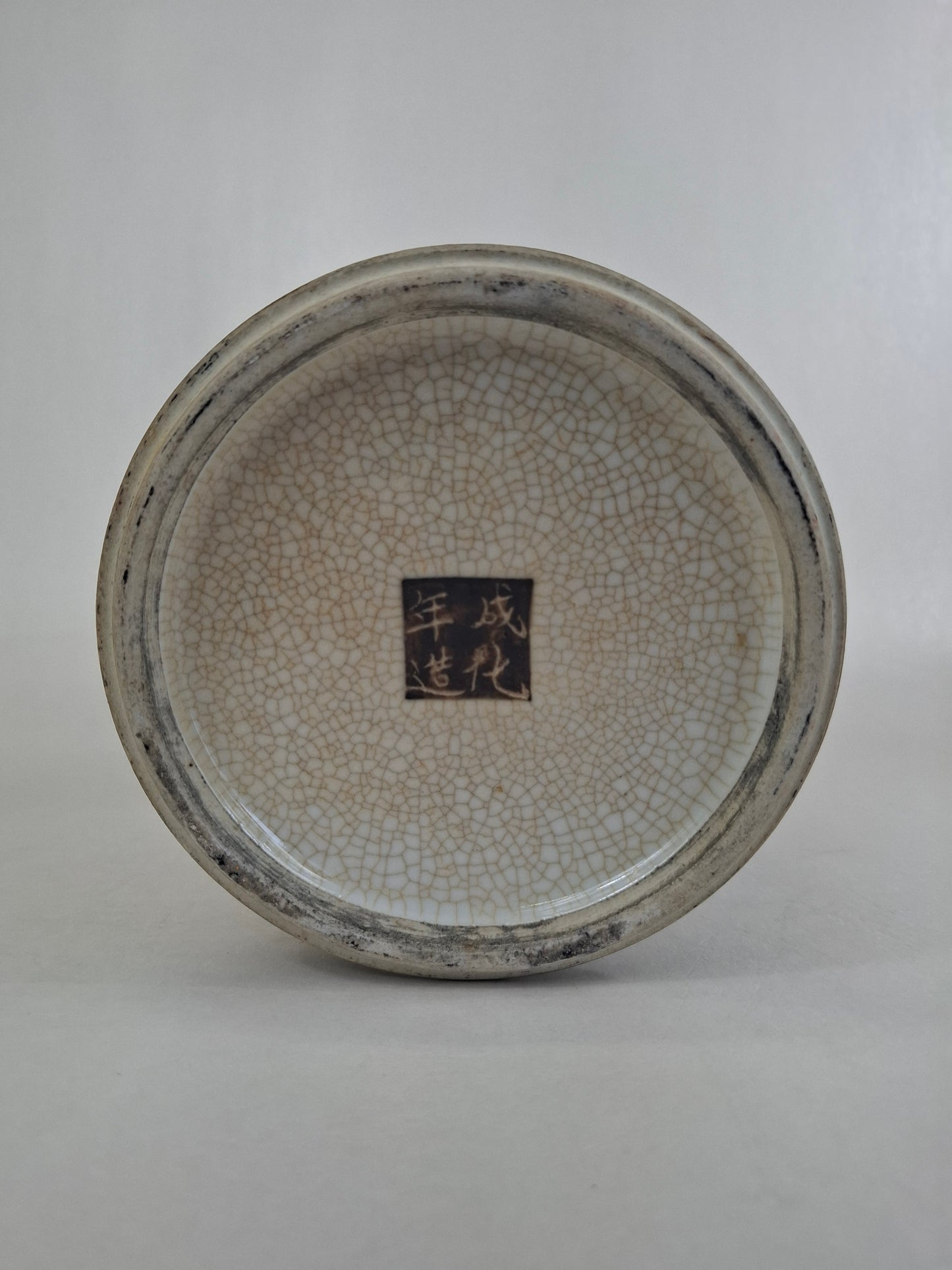 Chinese Nanking lidded vase decorated with warrior scenes // Mid 20th century