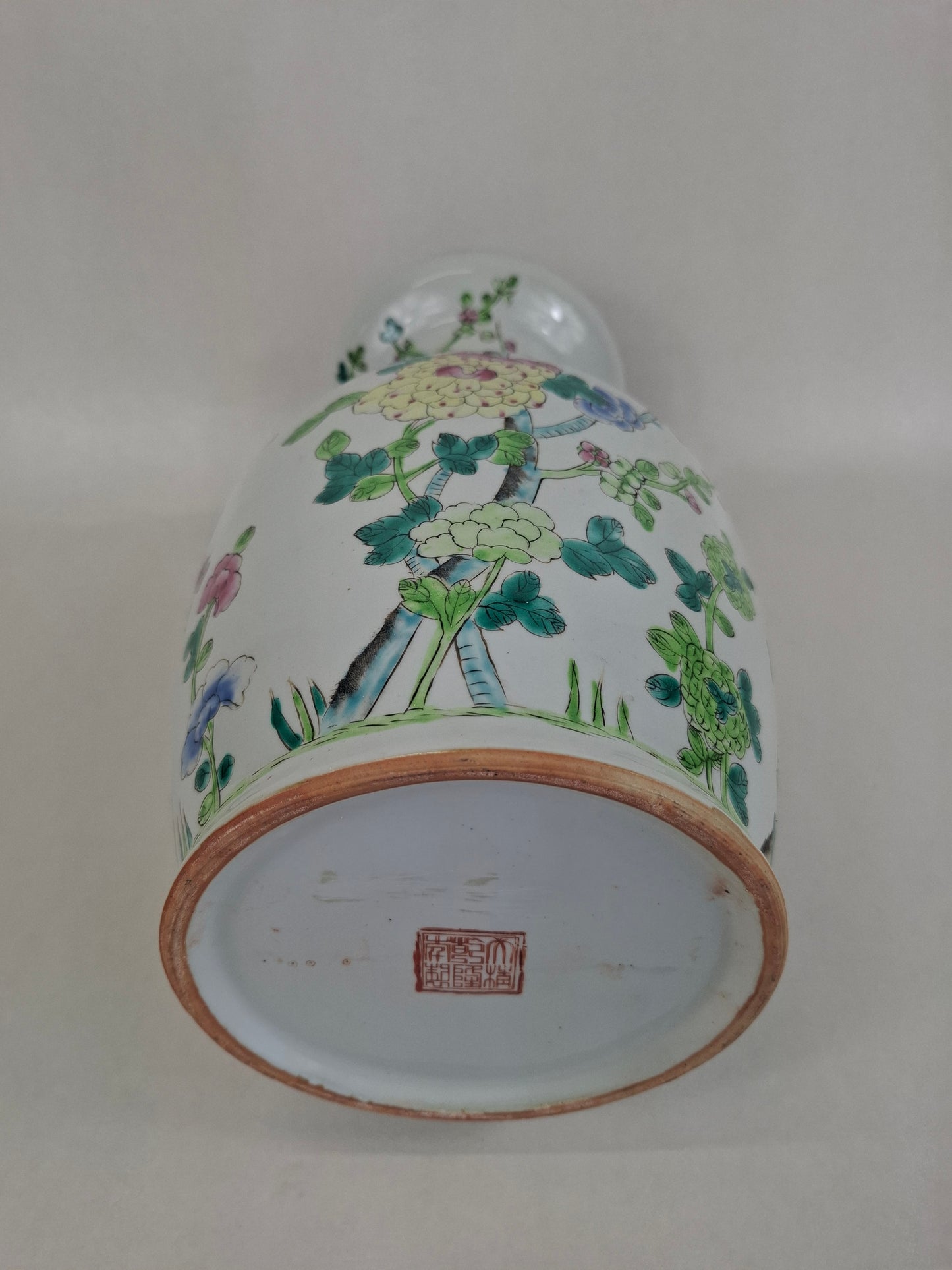 Vase chinois famille rose à décor de fleurs // XXe siècle