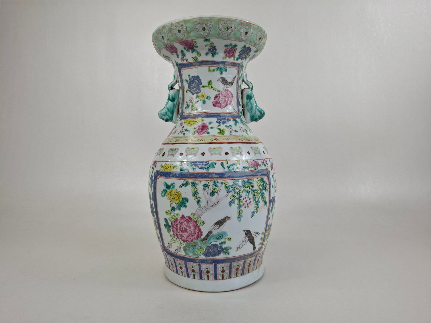 中国粉彩花鸟纹花瓶//20世纪