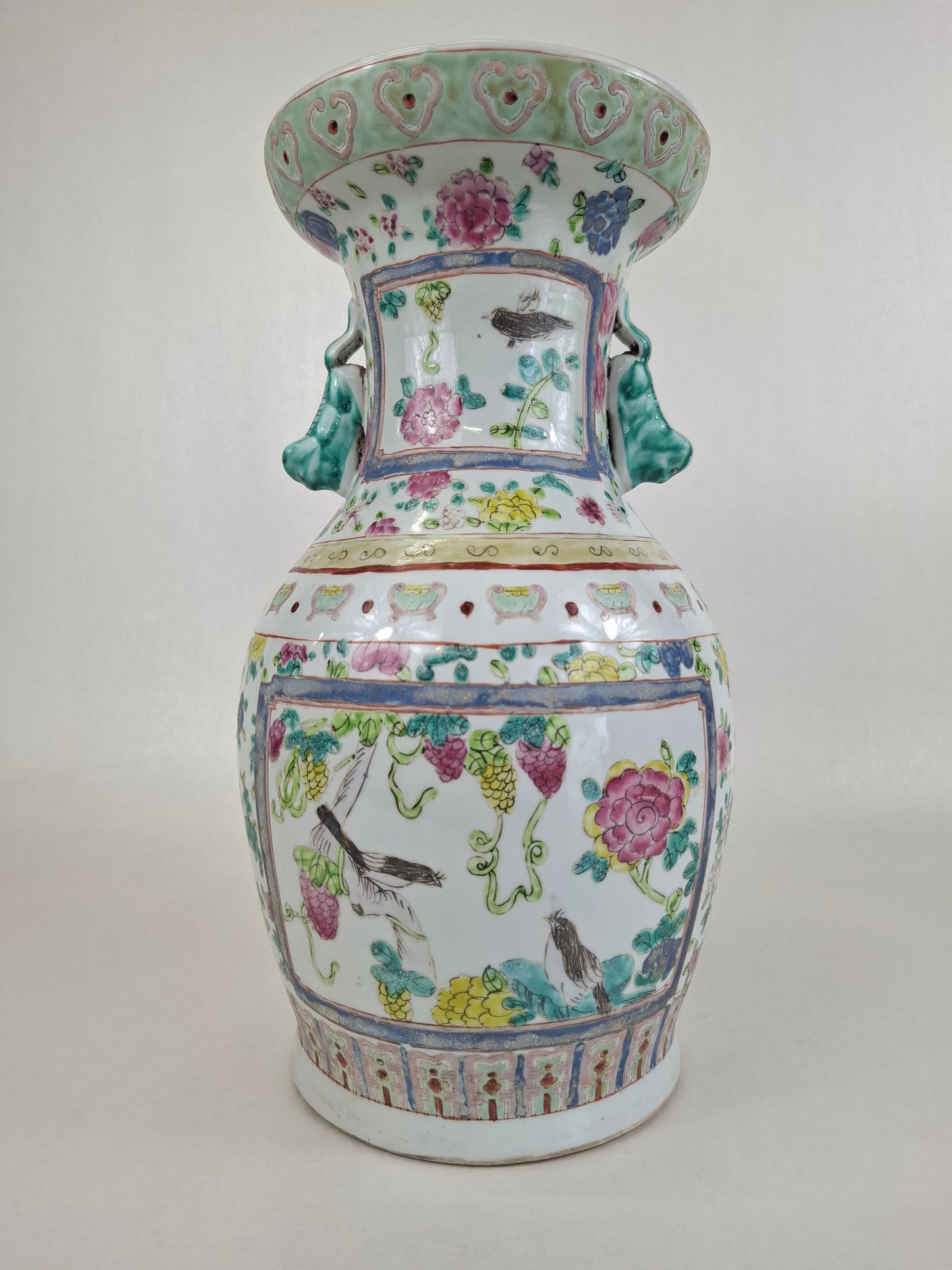 中国粉彩花鸟纹花瓶//20世纪