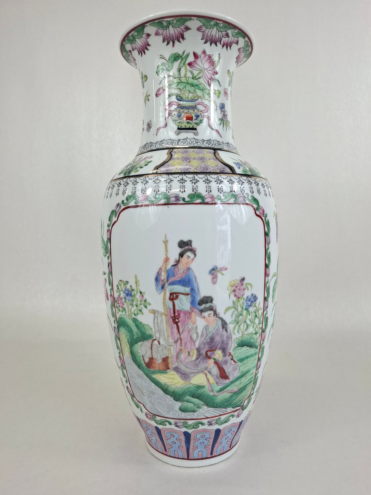 Vaso chinês famille rose decorado com uma cena de jardim // século 20