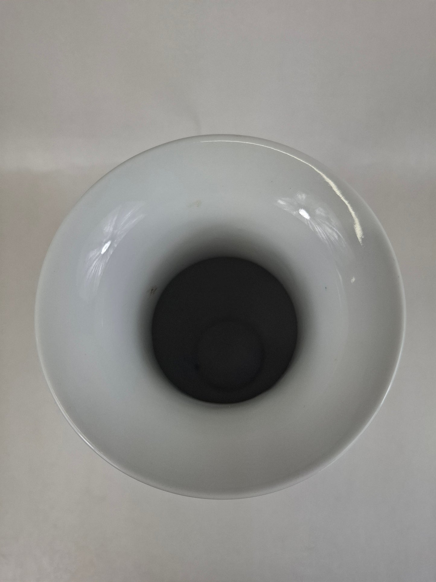 Vaso chinês famille rose decorado com uma cena de jardim // século 20