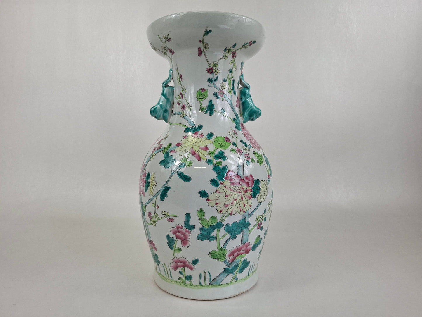 中国粉彩花卉纹花瓶//20世纪