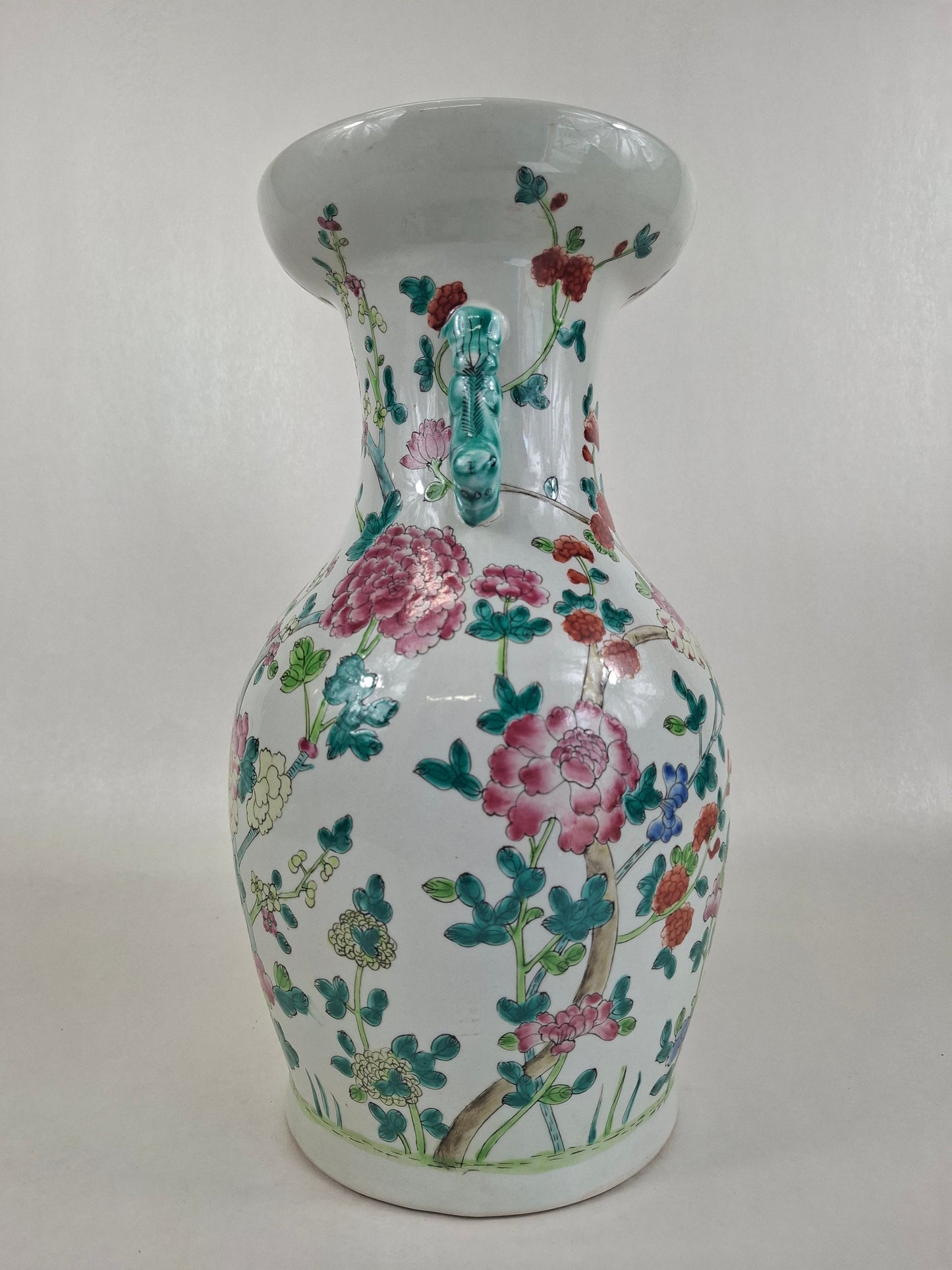 中国粉彩花卉纹花瓶//20世纪