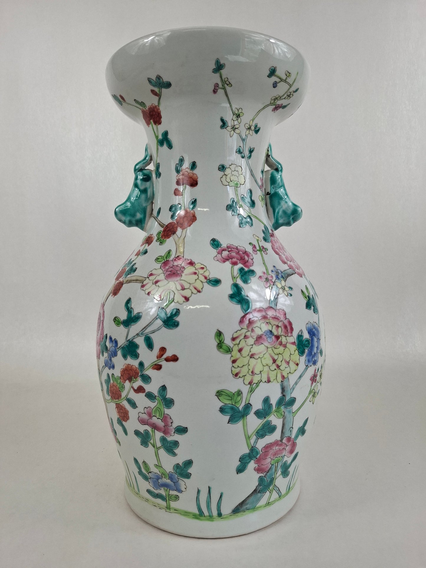 中国粉彩花卉纹花瓶//20世纪