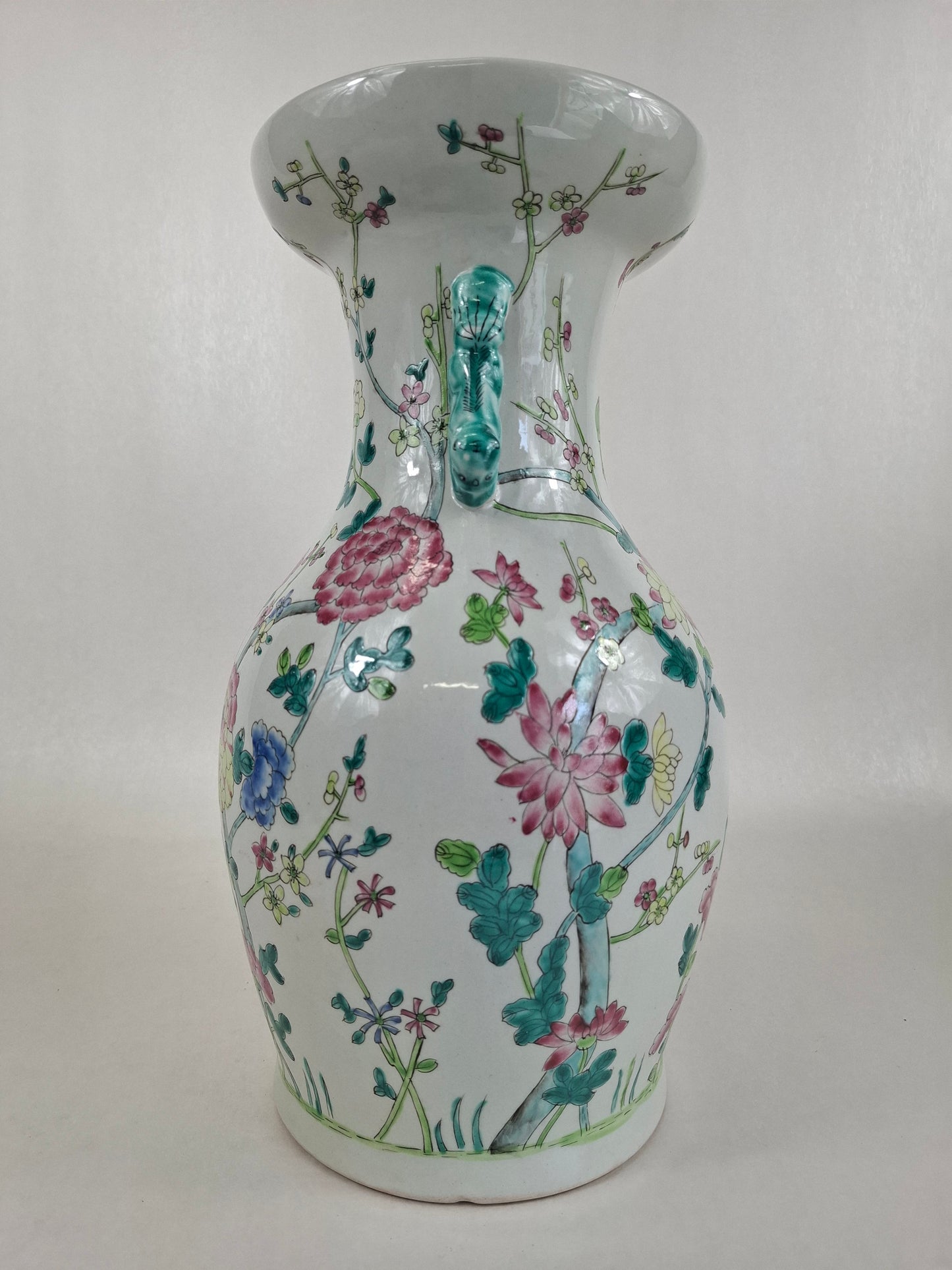 中国粉彩花卉纹花瓶//20世纪