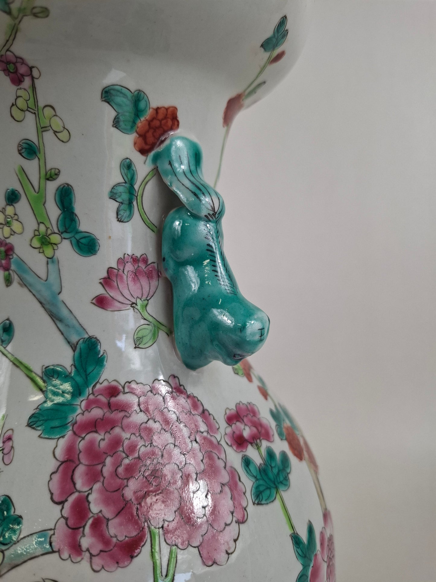 中国粉彩花卉纹花瓶//20世纪