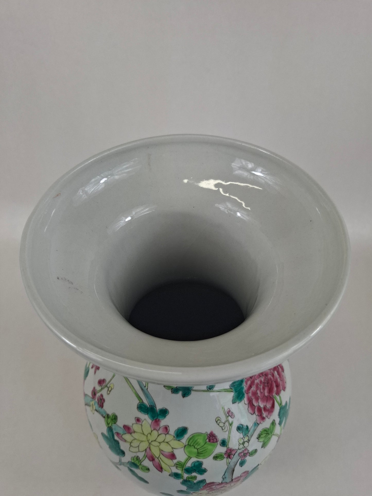 中国粉彩花卉纹花瓶//20世纪