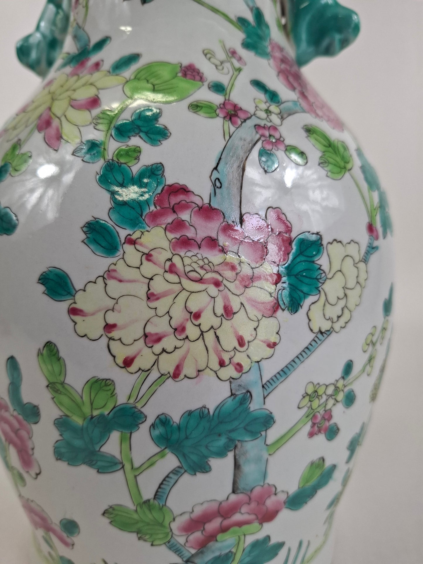 中国粉彩花卉纹花瓶//20世纪