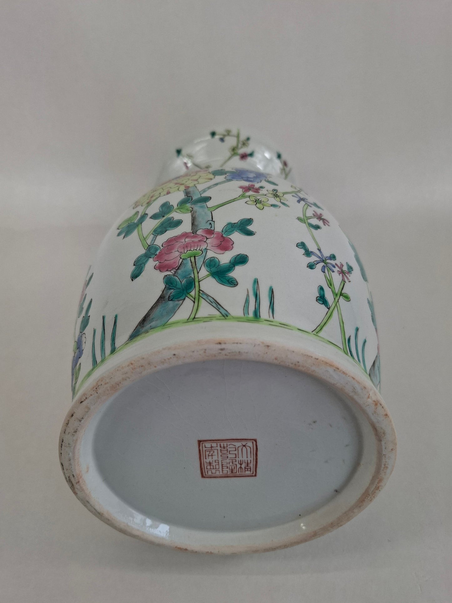 中国粉彩花卉纹花瓶//20世纪