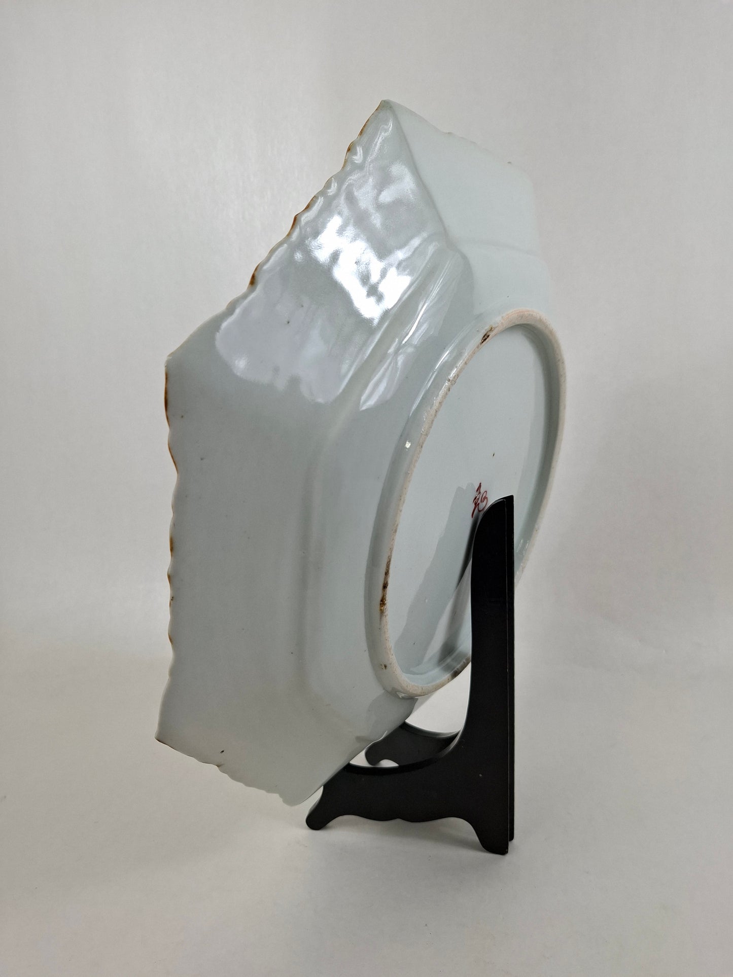 Grande assiette japonaise ancienne (XL) décorée de sages // Période Meiji - XIXe siècle