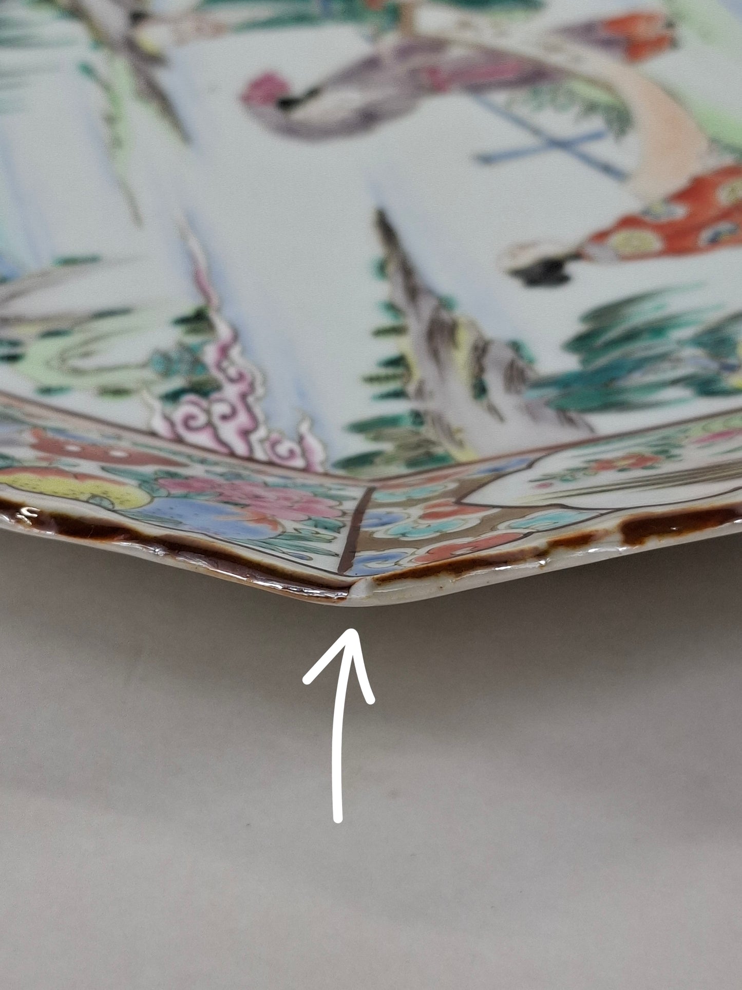 Grande assiette japonaise ancienne (XL) décorée de sages // Période Meiji - XIXe siècle