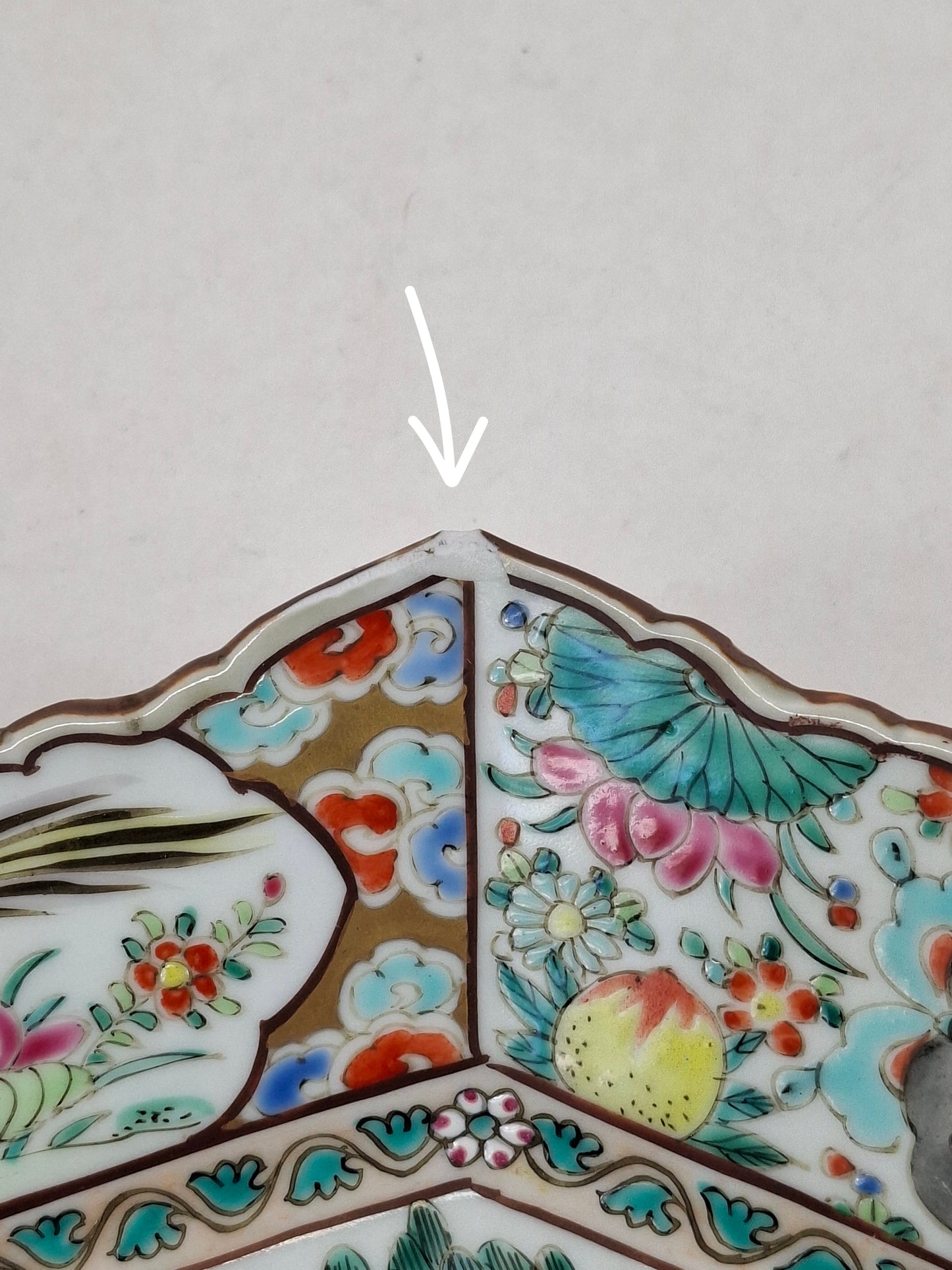 Grande assiette japonaise ancienne (XL) décorée de sages // Période Meiji - XIXe siècle