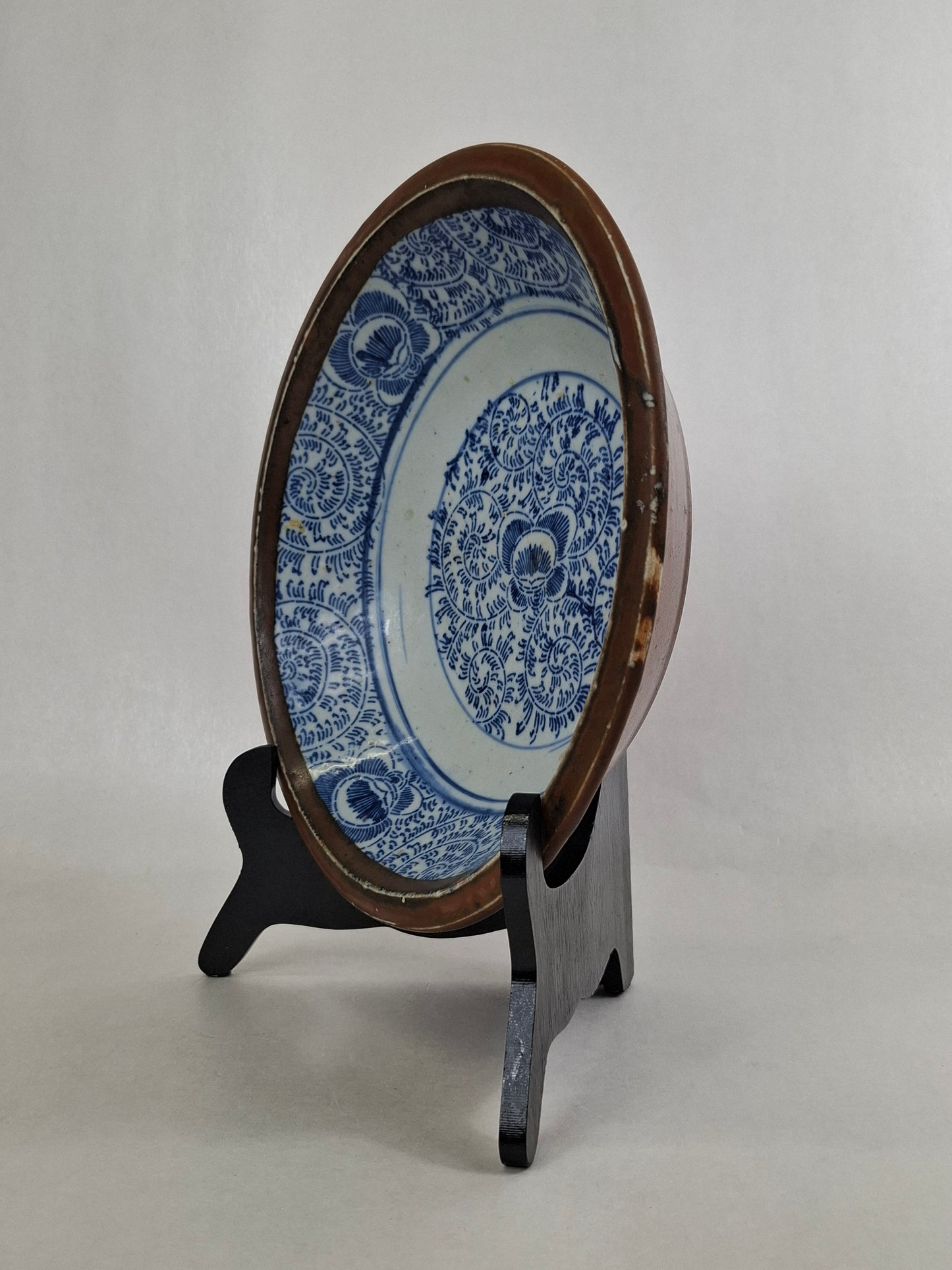 Large Chinese batavia brown bowl decorated with flowers // Qing Dynasty - 19th century