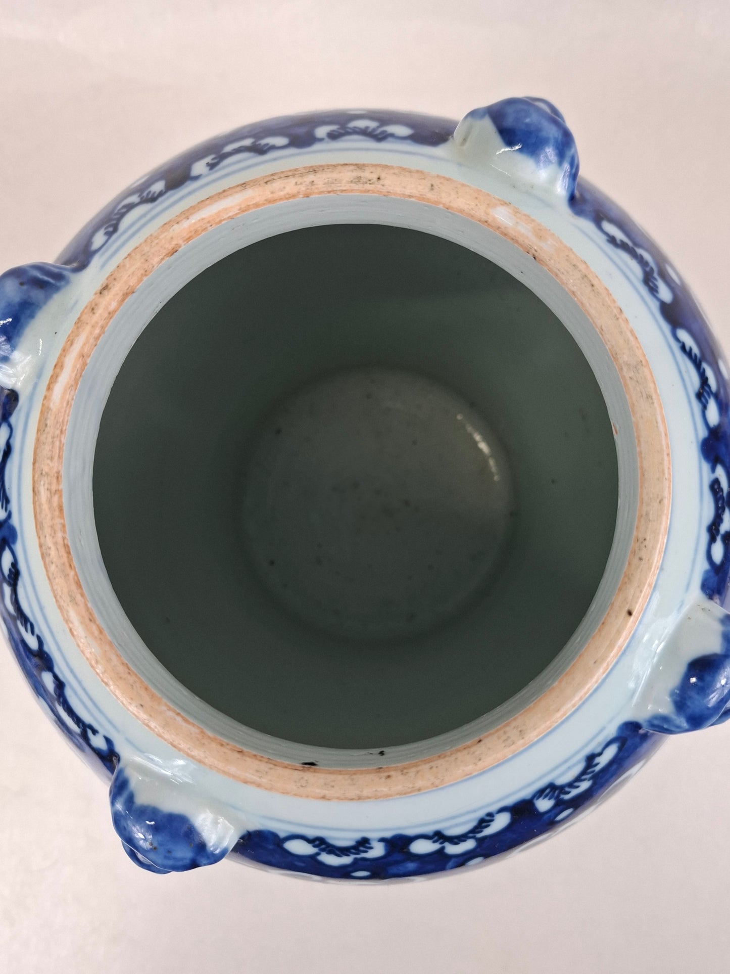 Antique Chinese lidded vase decorated with flowers // Qing Dynasty - Guangxu - 19th century