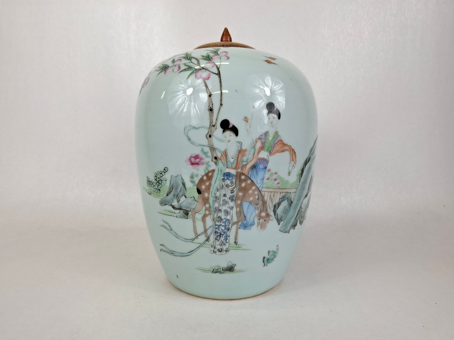 装饰园林景观的古董中国姜罐 // 民国时期（1912-1949）