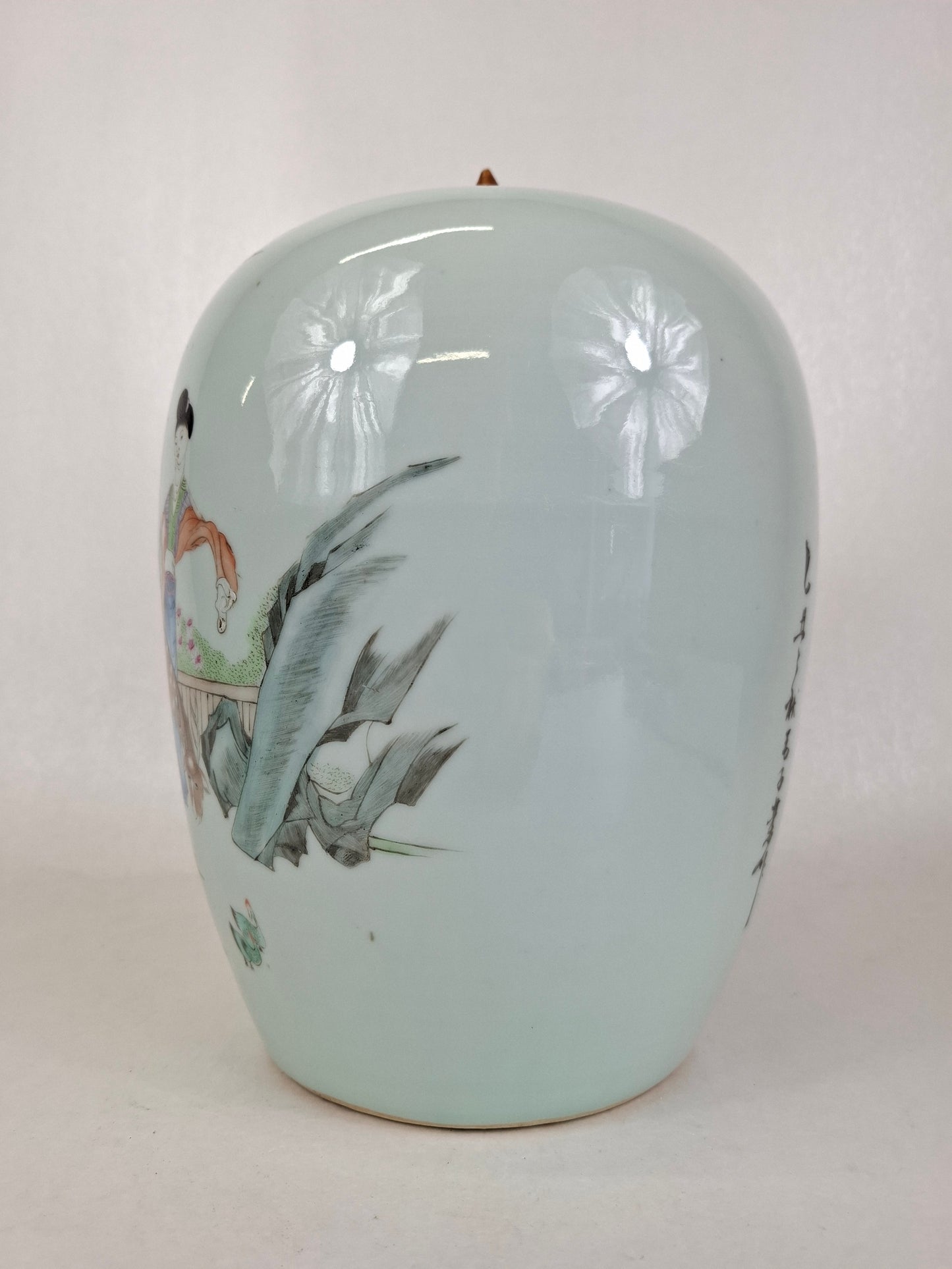 装饰园林景观的古董中国姜罐 // 民国时期（1912-1949）