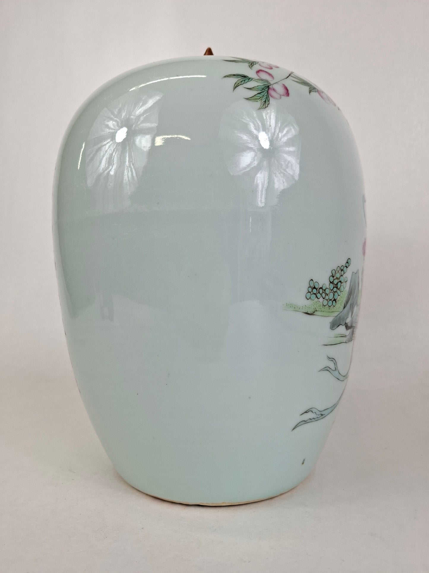 装饰园林景观的古董中国姜罐 // 民国时期（1912-1949）