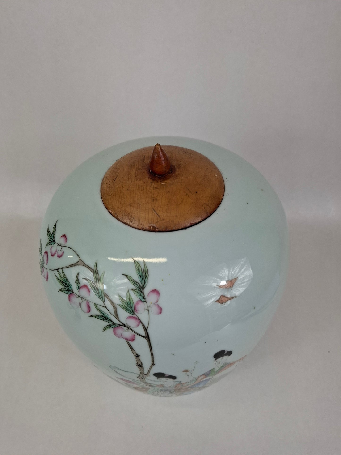 装饰园林景观的古董中国姜罐 // 民国时期（1912-1949）