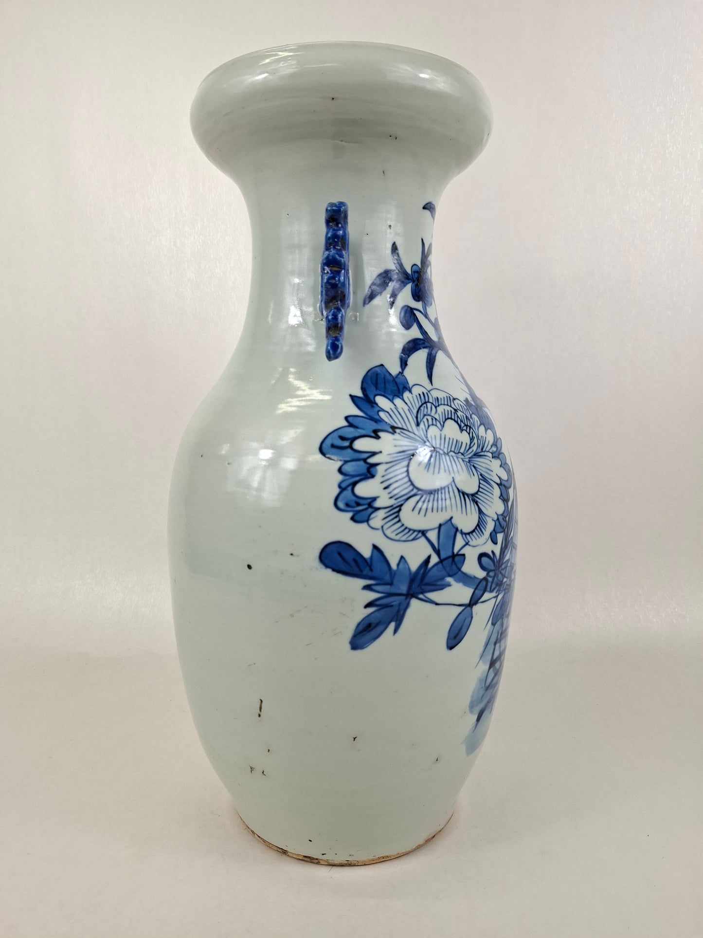 Antique Chinese vase decorated with a bird and flowers // Blue and white - Qing Dynasty - 19th century