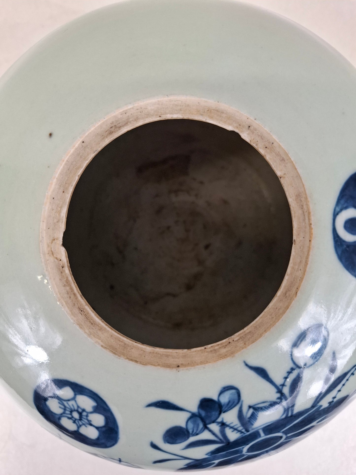 Pot à gingembre chinois ancien en céladon décoré d'antiquités // Dynastie Qing - 19e siècle