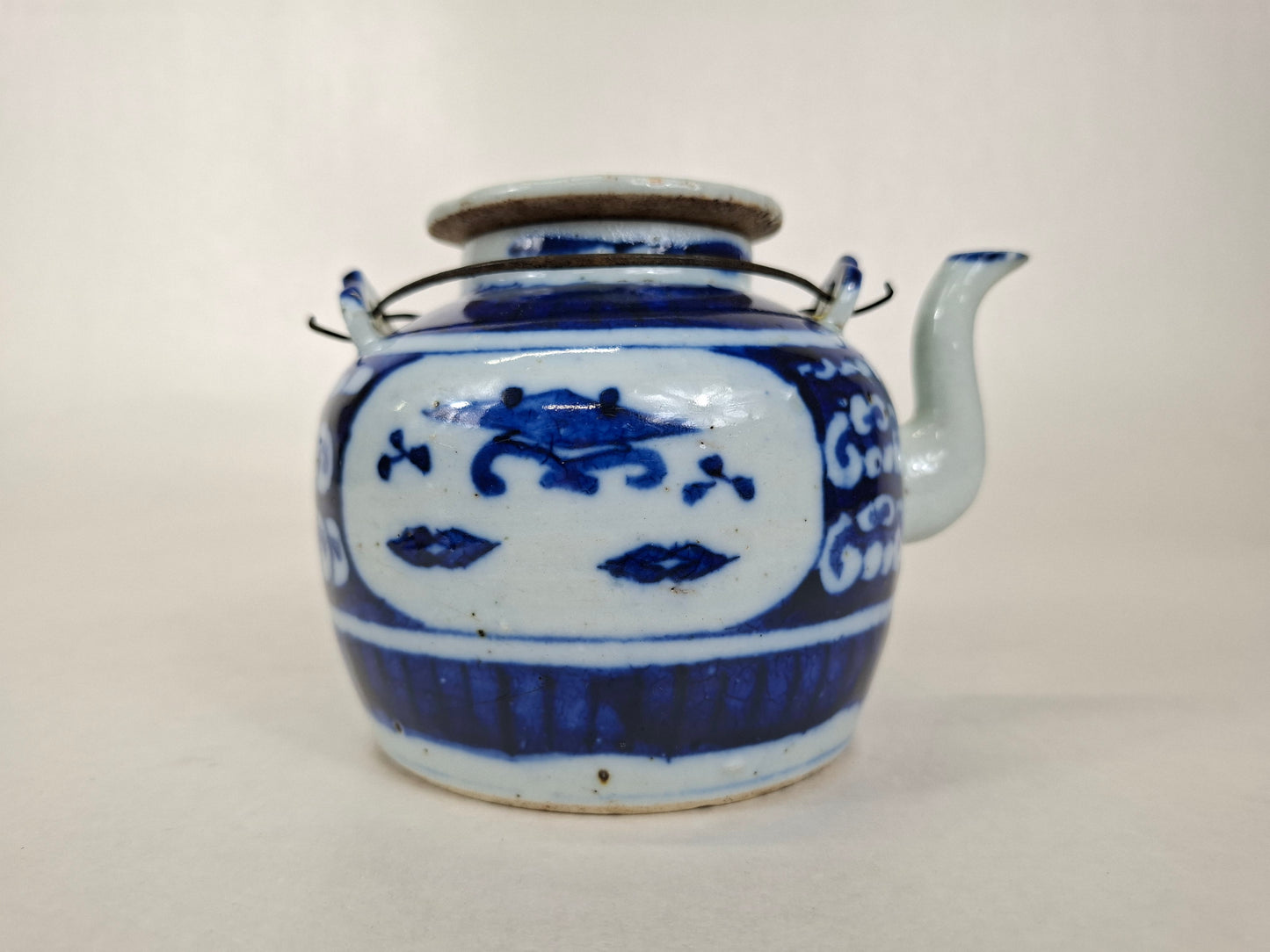 中国古董长寿茶壶 // 青花瓷 - 清代 - 19世纪