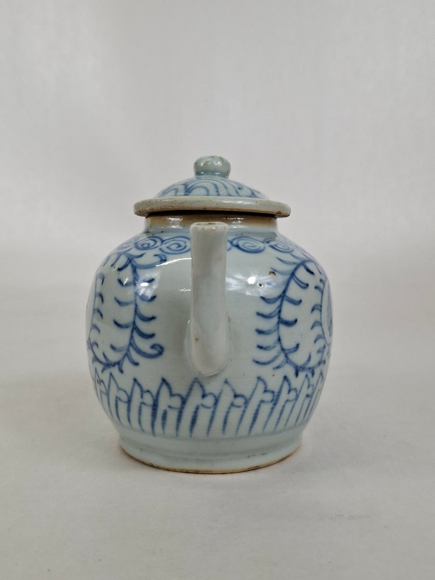 Bule chinês antigo decorado com flores // Dinastia Qing - século 19