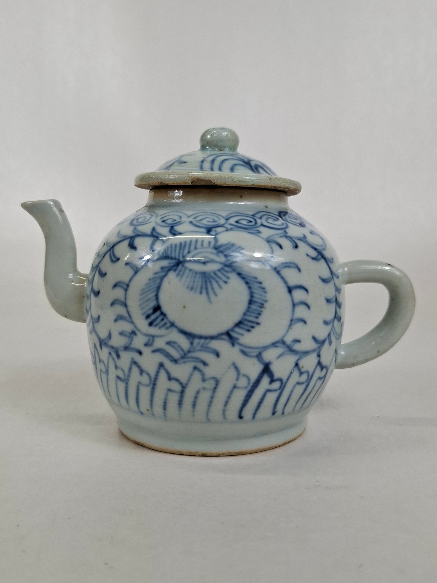 Bule chinês antigo decorado com flores // Dinastia Qing - século 19