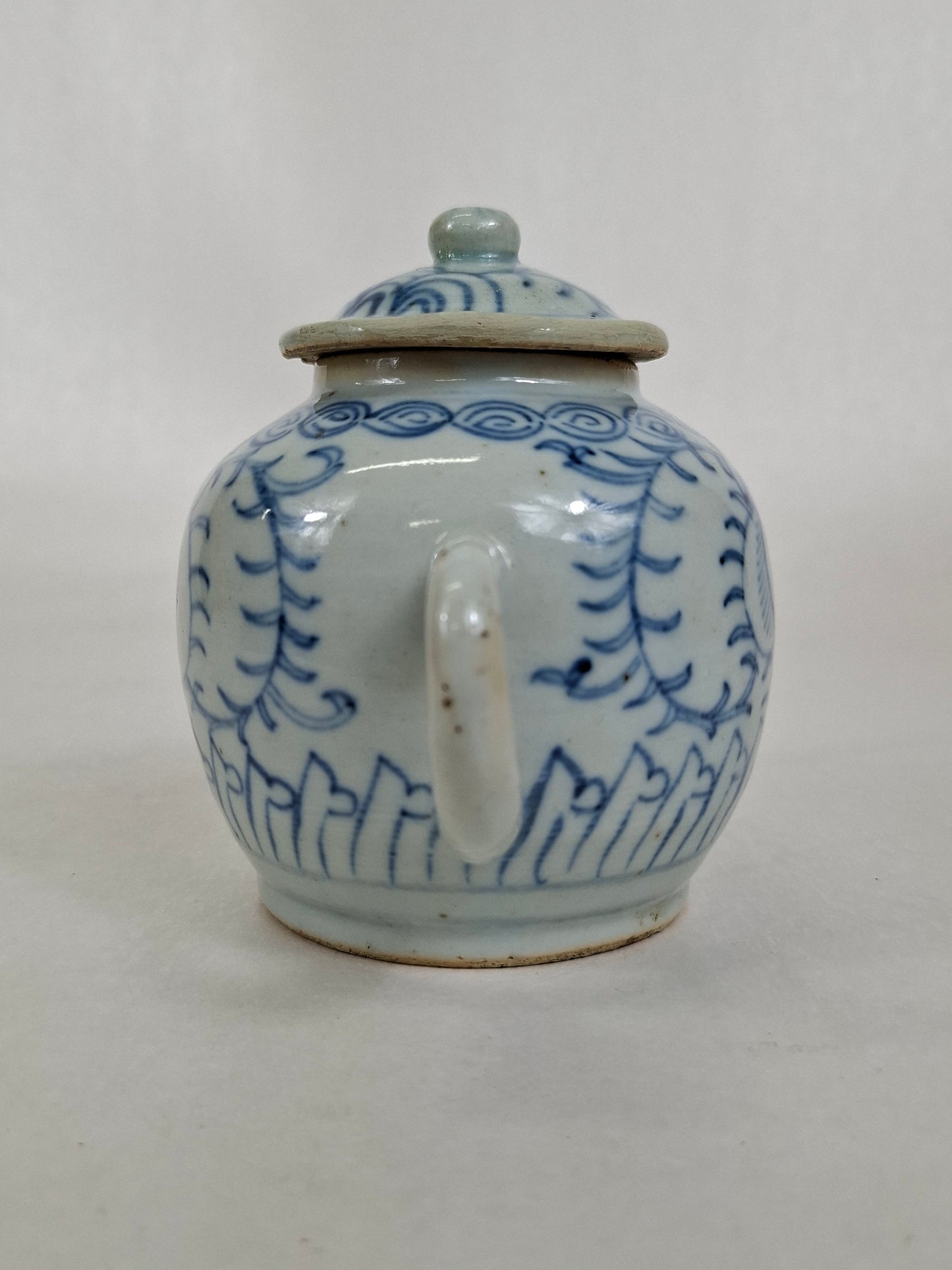 Bule chinês antigo decorado com flores // Dinastia Qing - século 19