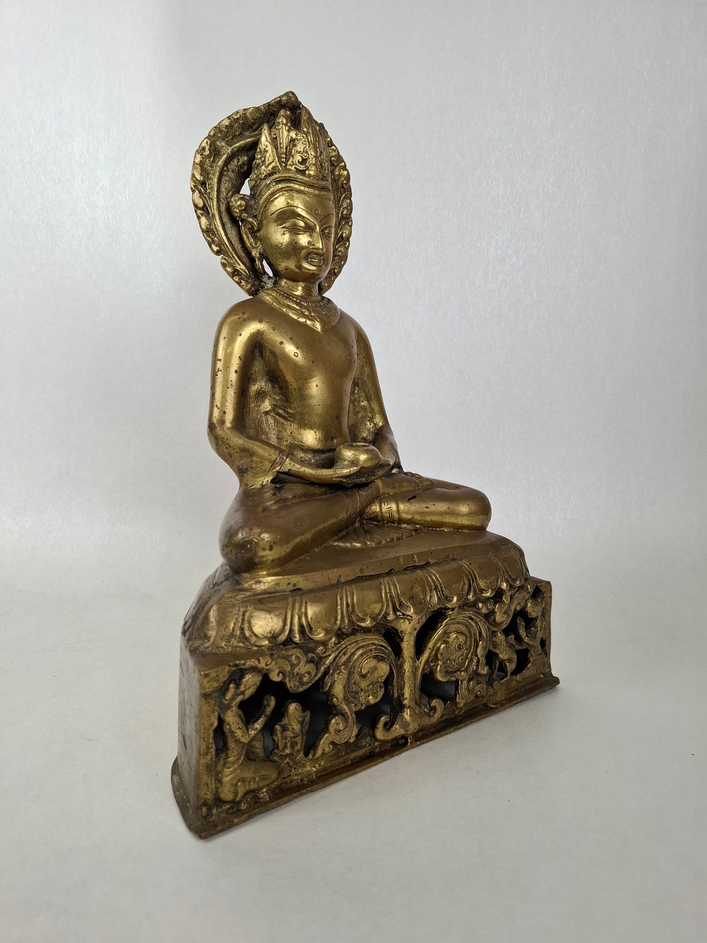 Large vintage Chinese sitting buddha in meditation posture // Brass - 20th century