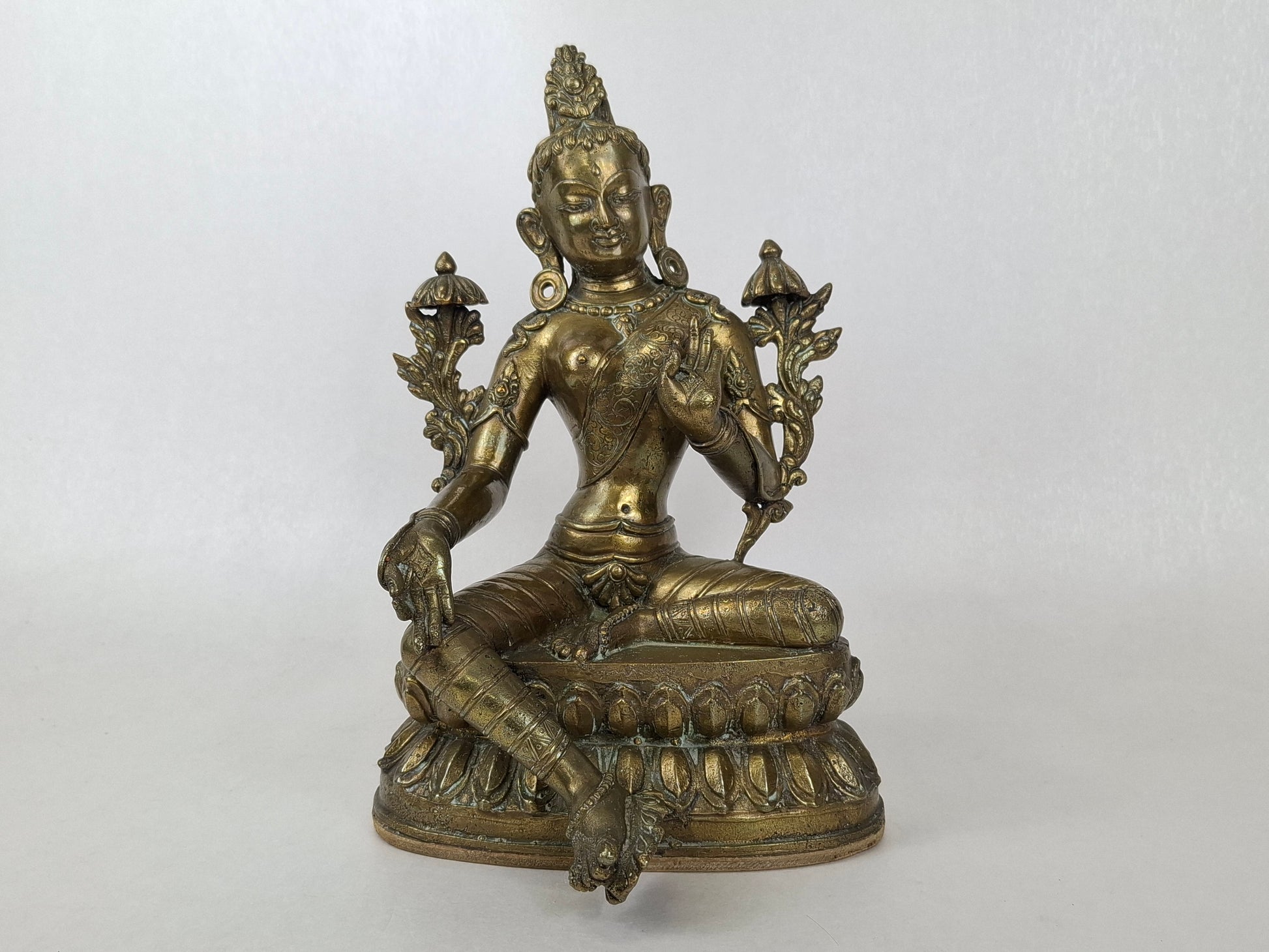 Authentic tibetan buddha statue from the middle of the 20th century. High detail in brass for collectors, buddhist altar and high end oriental interior
