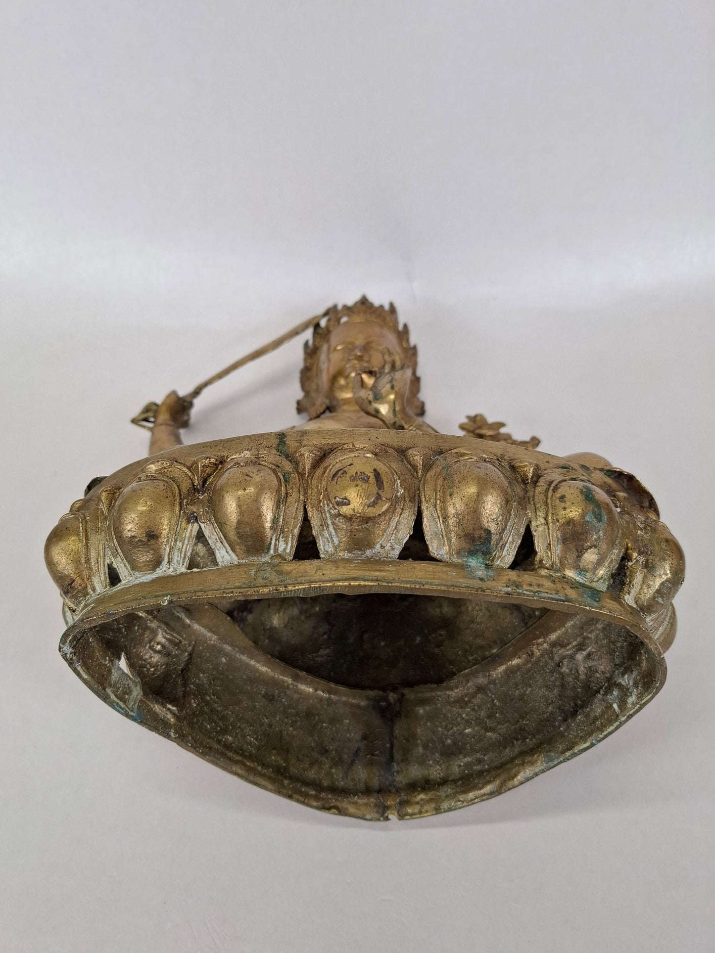 Grande statue de Manjushri Bodhisattva du Népal, milieu du XXe siècle // Statue bouddhiste