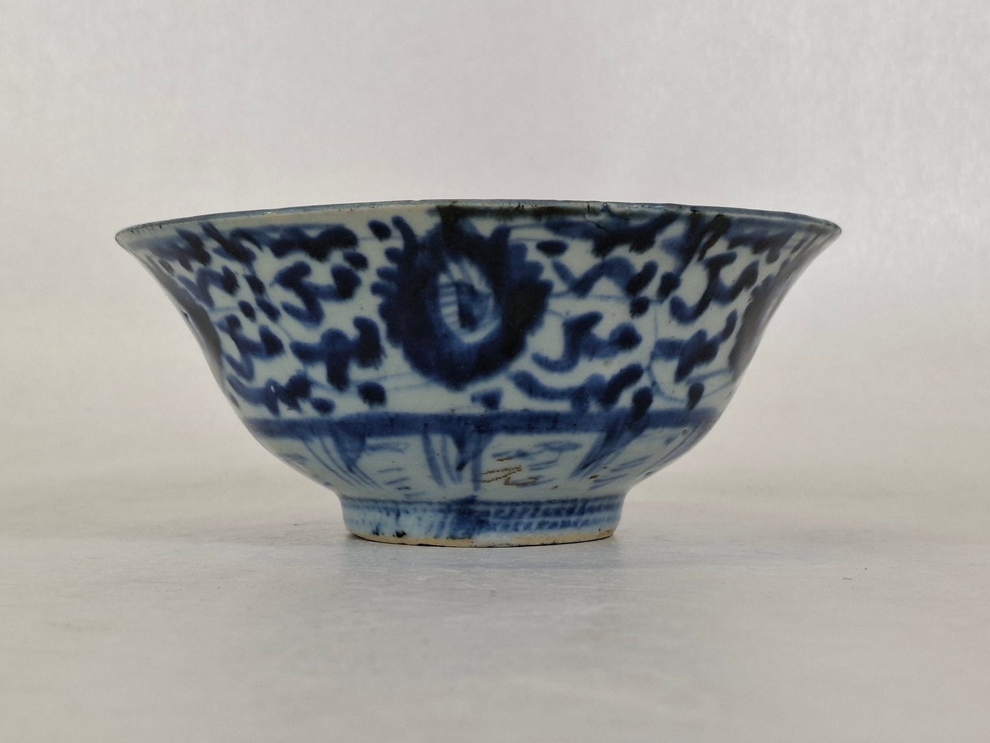 Antique 19th century Chinese blue and white porcelain bowl with handpainted lotus decoration and traditional floral patterns
