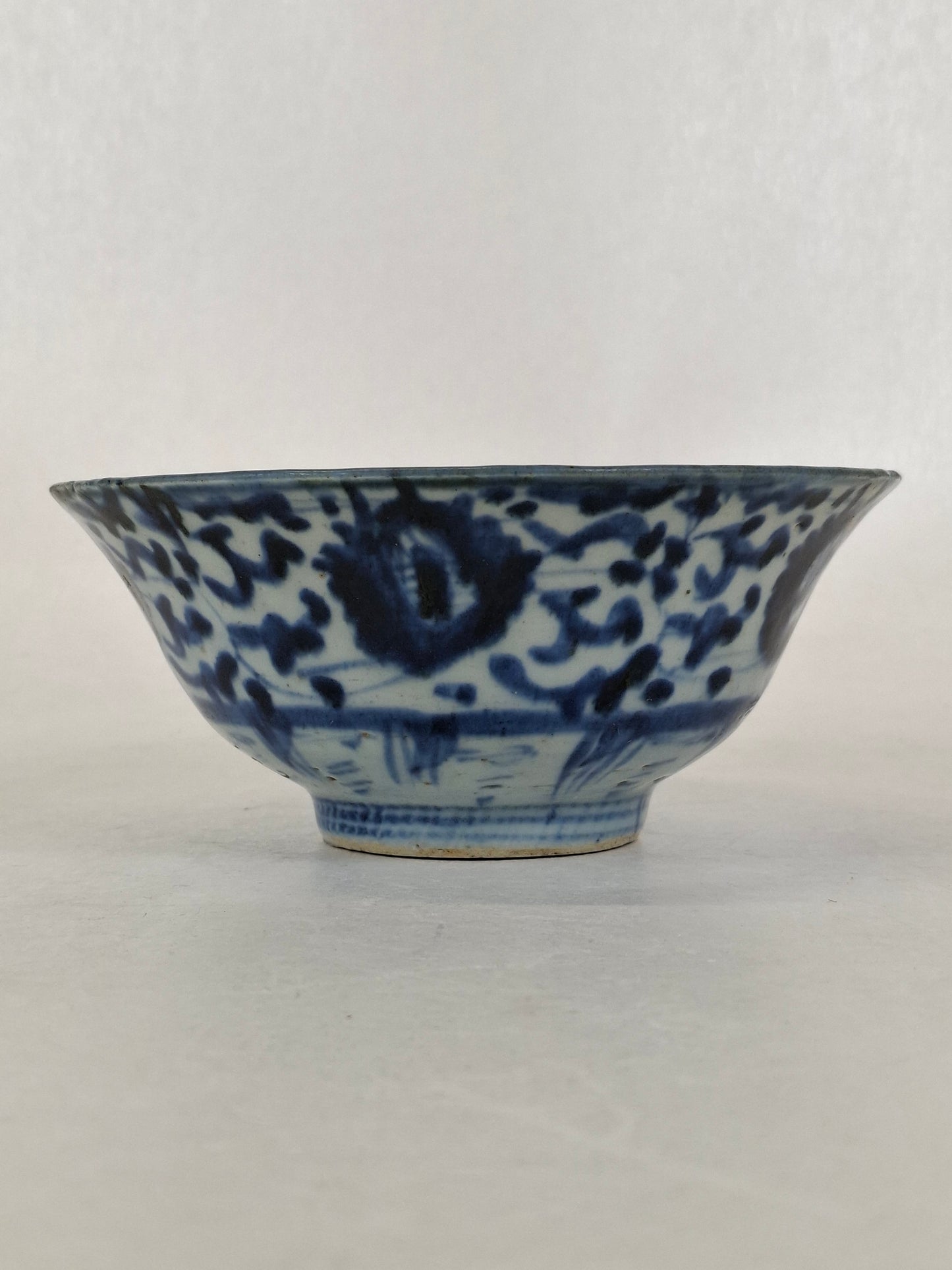 清代（19世纪）莲花纹中国古董碗